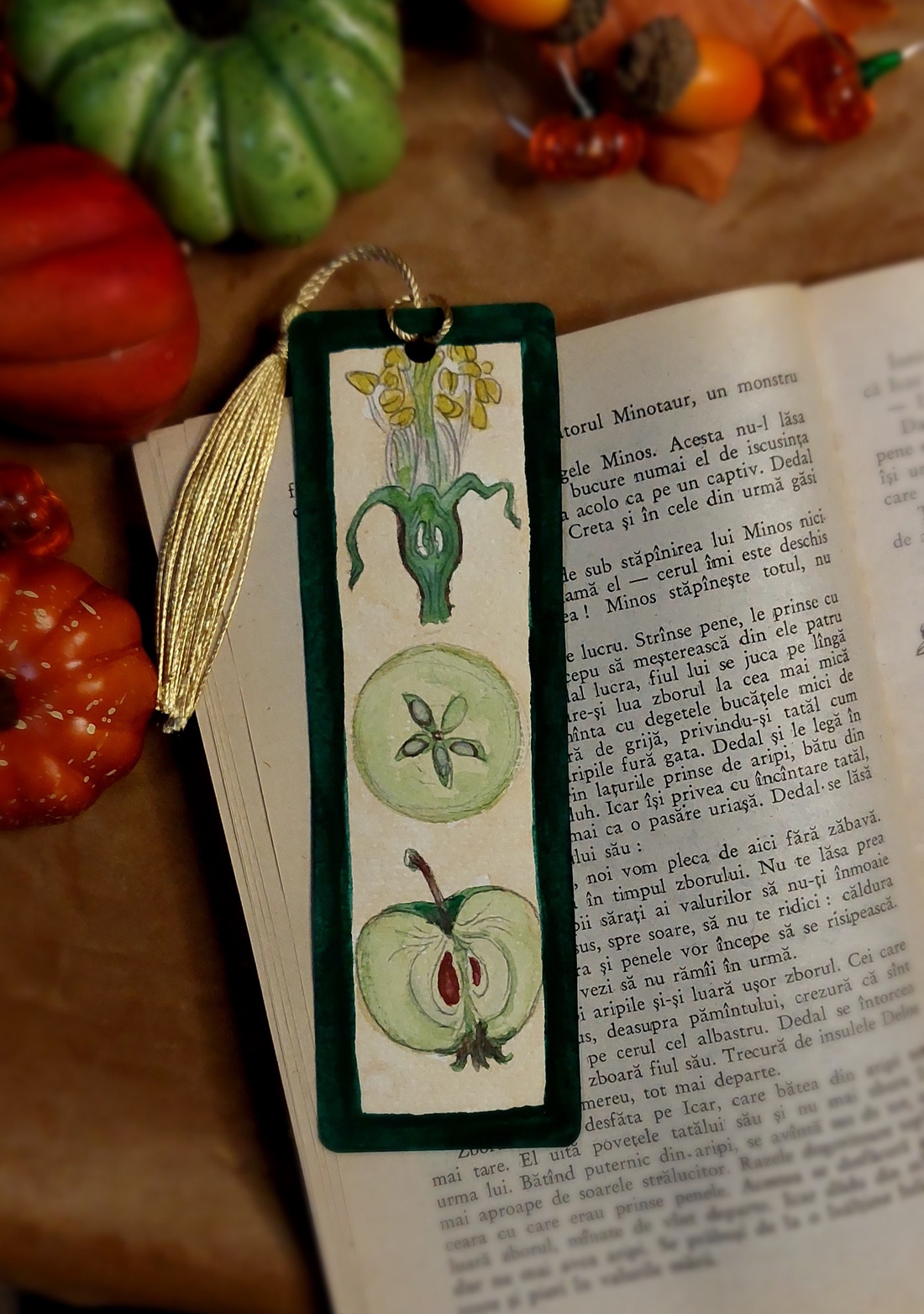 Semn de carte handmade -măr botanical - cărți și creații cu tematică muzicală, cadouri - semn de carte - Artynos.ro