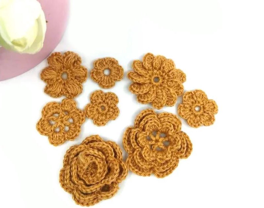 Lot flori crosetate - accessorii și unelte - accesorii decorative - alte accesorii - Artynos.ro Lot flori crosetate - accessorii și unelte - accesorii decorative - alte accesorii - Artynos.ro