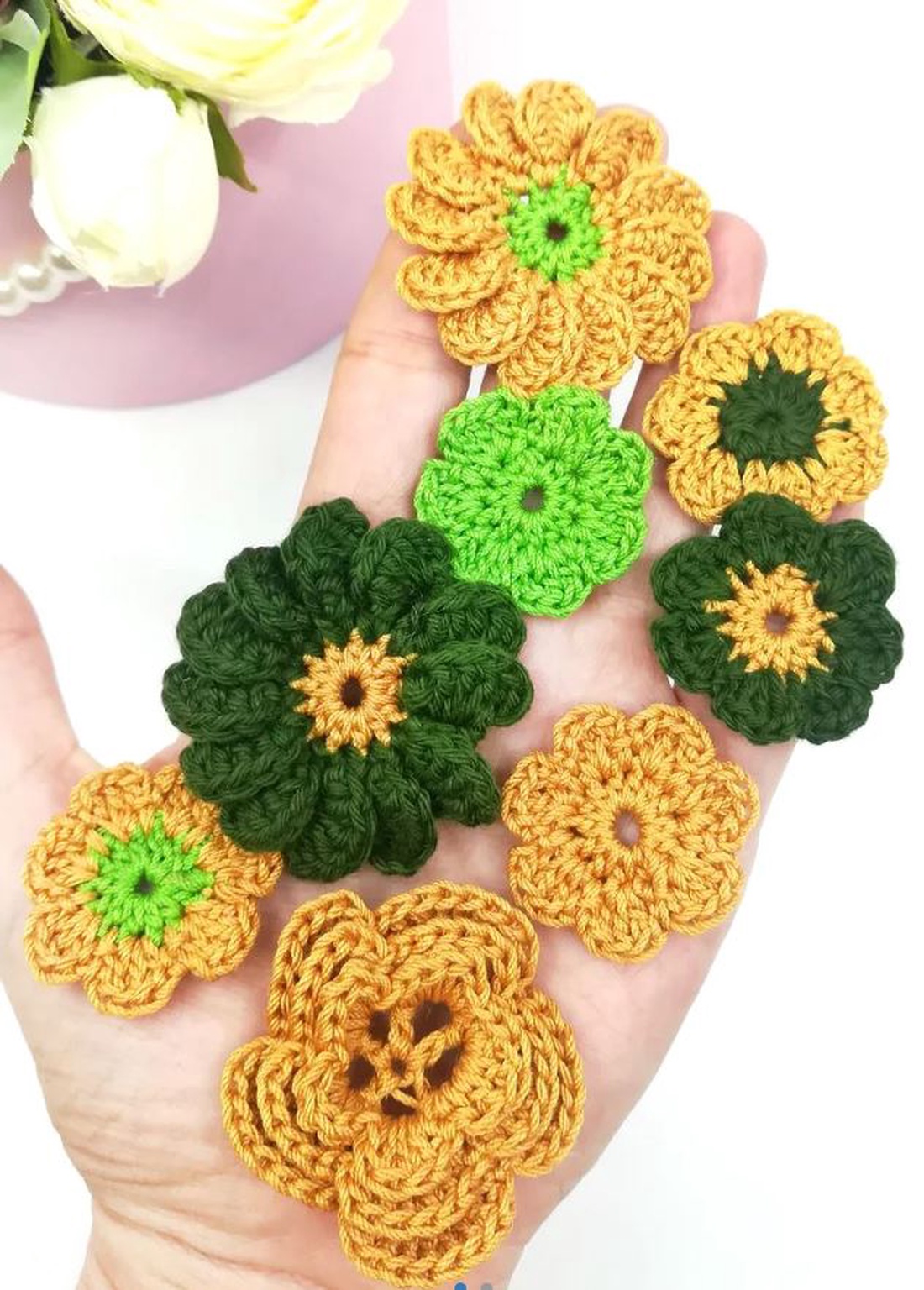 Lot flori crosetate - accessorii și unelte - accesorii decorative - alte accesorii - Artynos.ro Lot flori crosetate - accessorii și unelte - accesorii decorative - alte accesorii - Artynos.ro