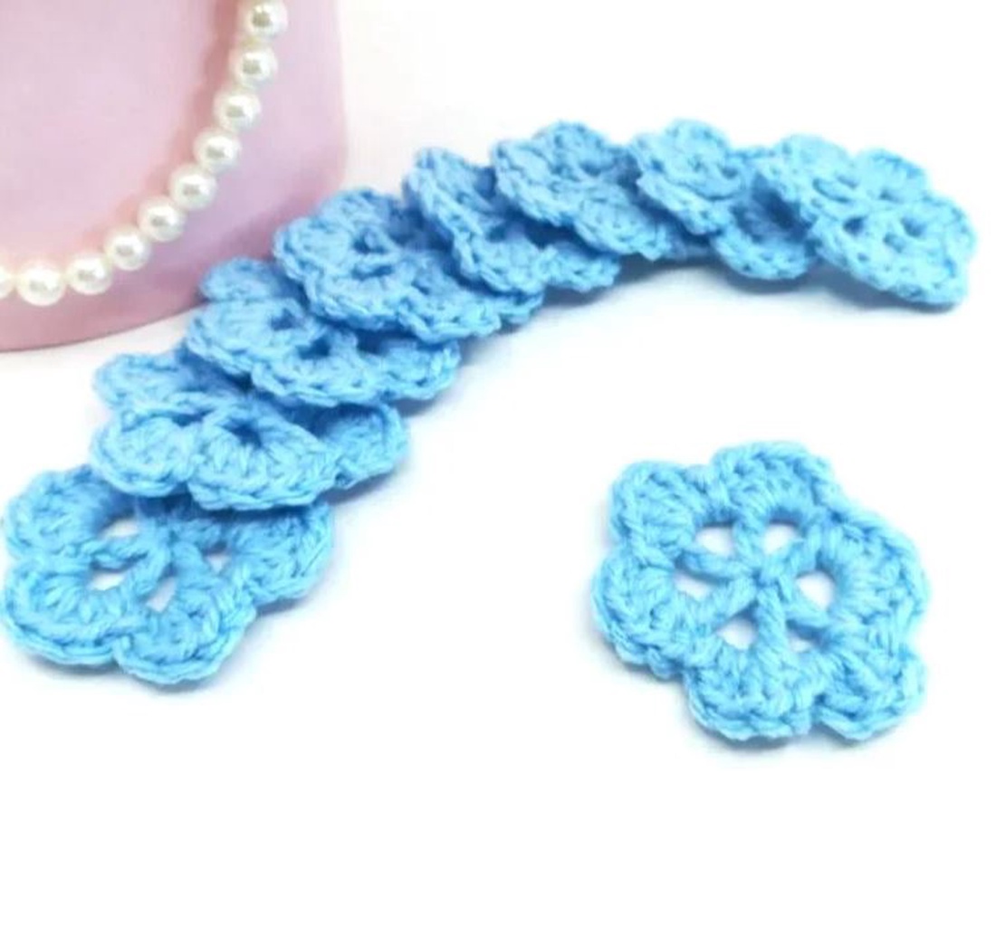 Set 3 flori crosetate - accessorii și unelte - accesorii decorative - alte accesorii - Artynos.ro Set 3 flori crosetate - accessorii și unelte - accesorii decorative - alte accesorii - Artynos.ro