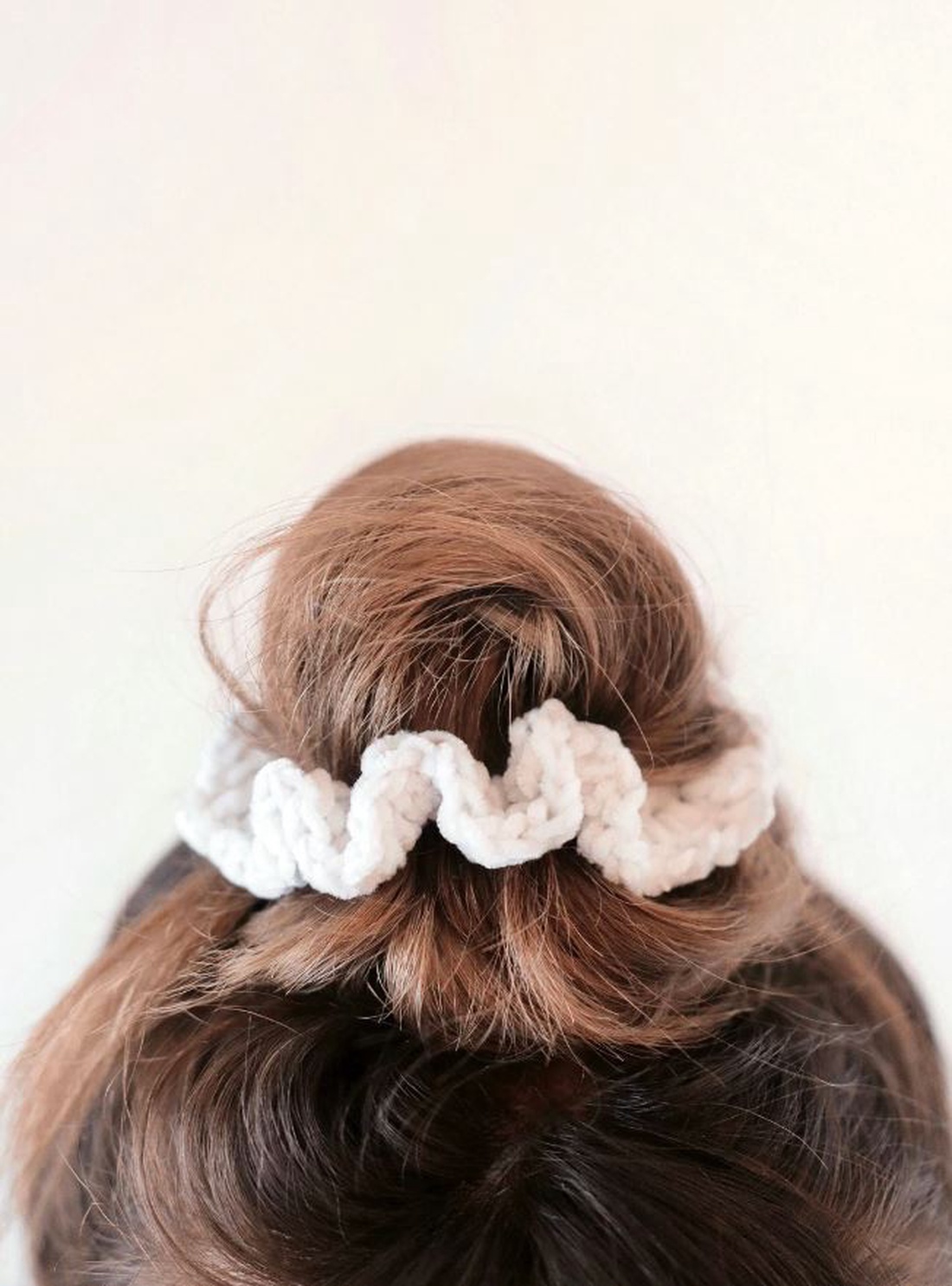 Scrunchie crosetat manual - îmbrăcăminte și modă - accesorii păr - elastic de păr - Artynos.ro Scrunchie crosetat manual - îmbrăcăminte și modă - accesorii păr - elastic de păr - Artynos.ro