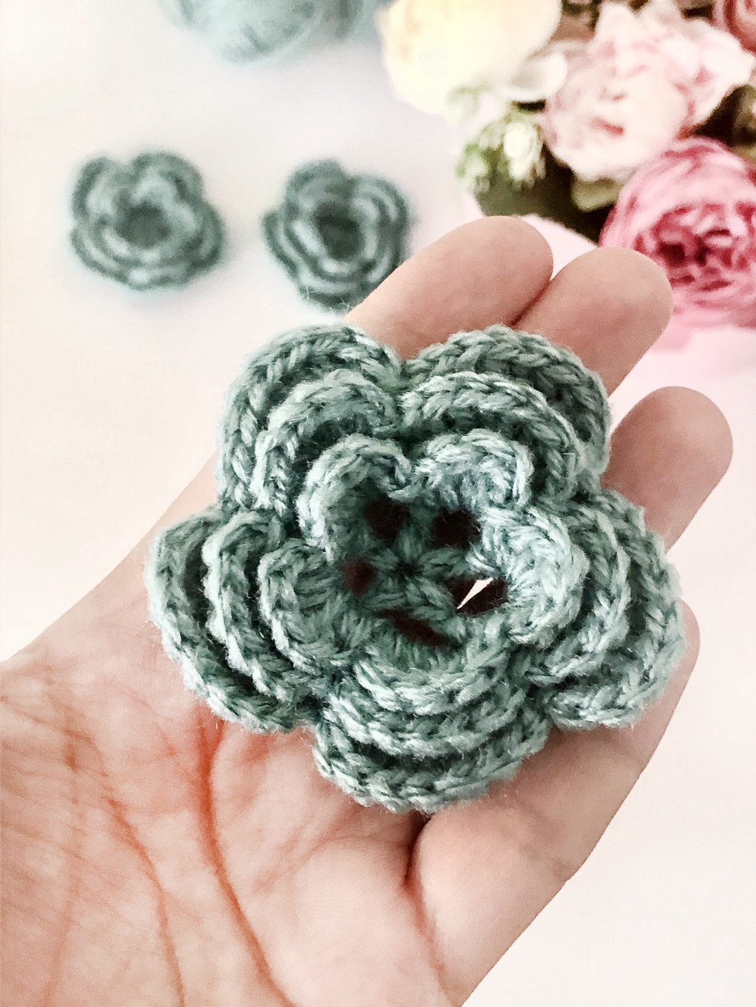 Flori crosetate - casă & stil de viață - accesorii pentru decorat casa - suport de flori - accesorii florale - Artynos.ro Flori crosetate - casă & stil de viață - accesorii pentru decorat casa - suport de flori - accesorii florale - Artynos.ro