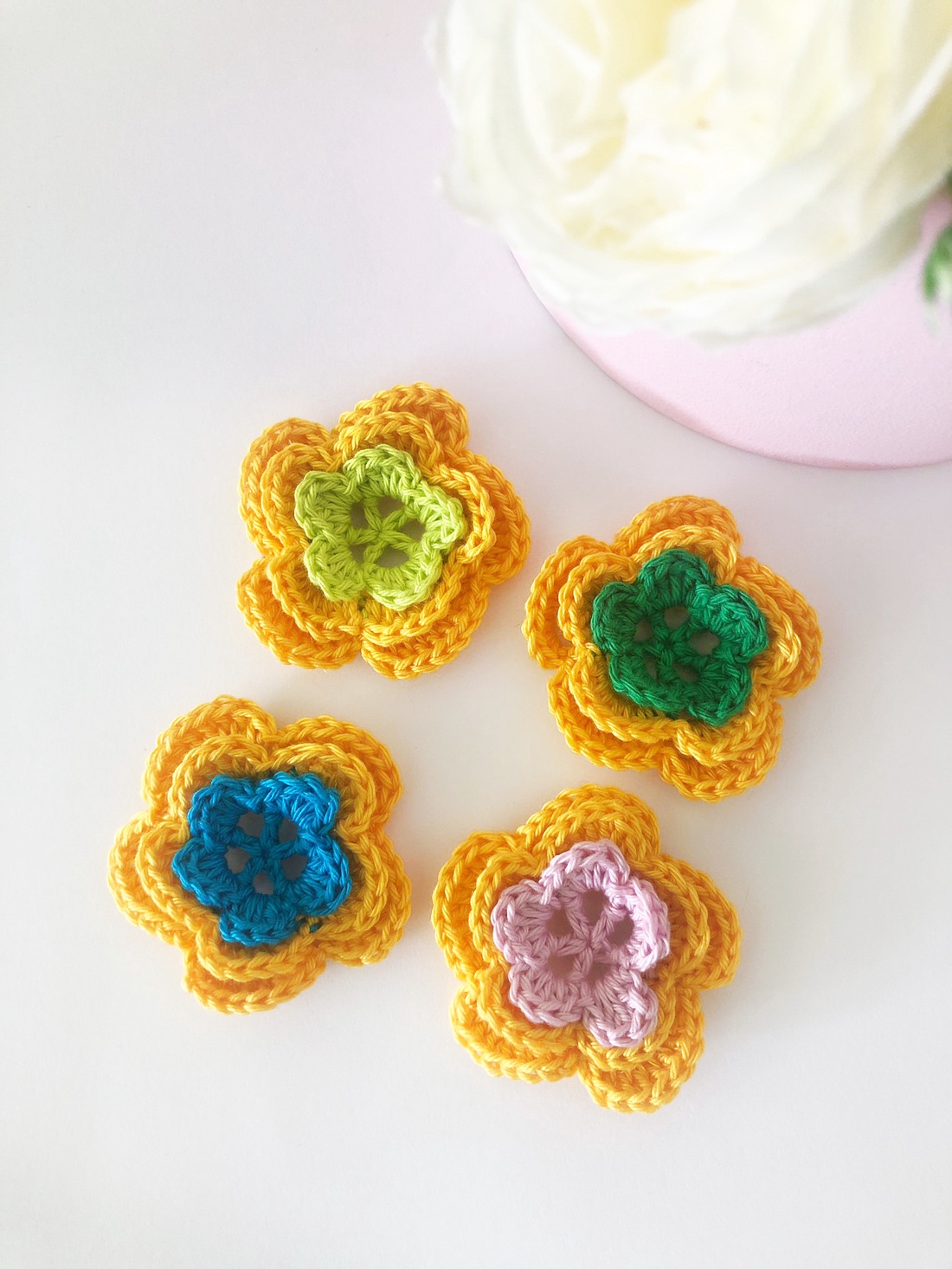 Flori crosetate - casă & stil de viață - accesorii pentru decorat casa - suport de flori - accesorii florale - Artynos.ro Flori crosetate - casă & stil de viață - accesorii pentru decorat casa - suport de flori - accesorii florale - Artynos.ro