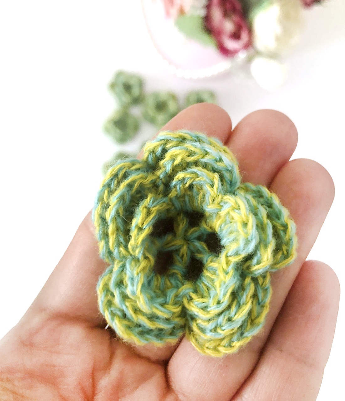 Flori crosetate - casă & stil de viață - accesorii pentru decorat casa - suport de flori - accesorii florale - Artynos.ro Flori crosetate - casă & stil de viață - accesorii pentru decorat casa - suport de flori - accesorii florale - Artynos.ro