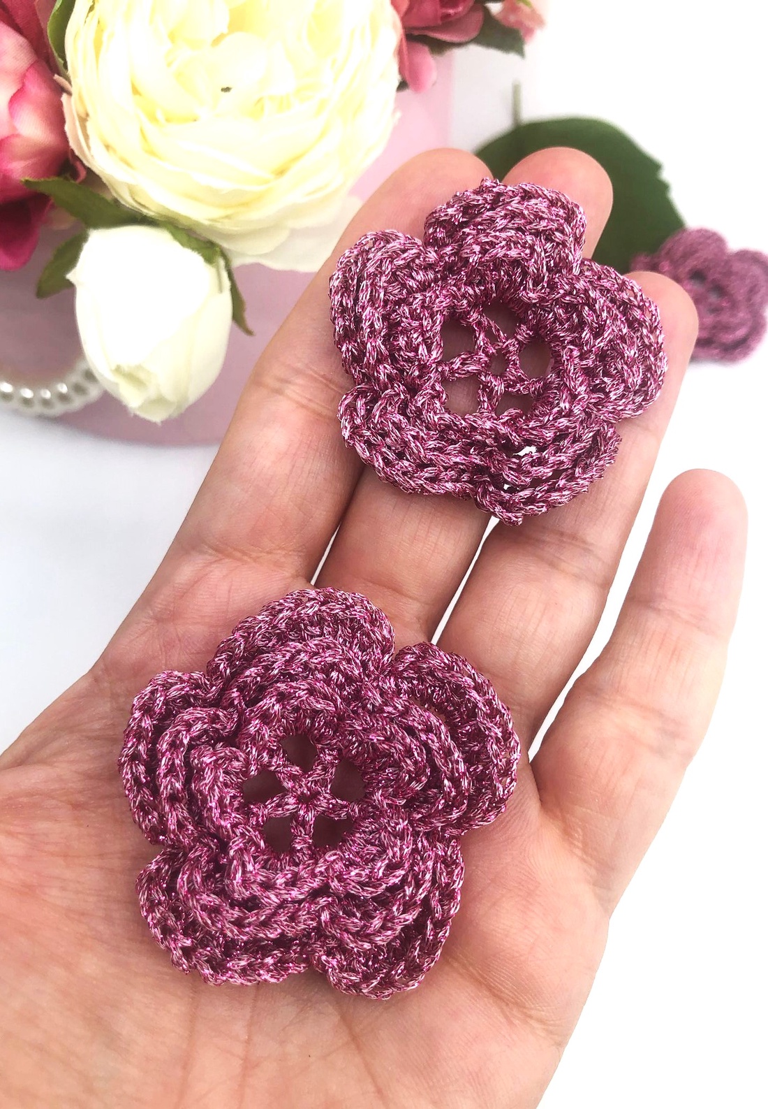 Flori crosetate - casă & stil de viață - accesorii pentru decorat casa - suport de flori - accesorii florale - Artynos.ro Flori crosetate - casă & stil de viață - accesorii pentru decorat casa - suport de flori - accesorii florale - Artynos.ro