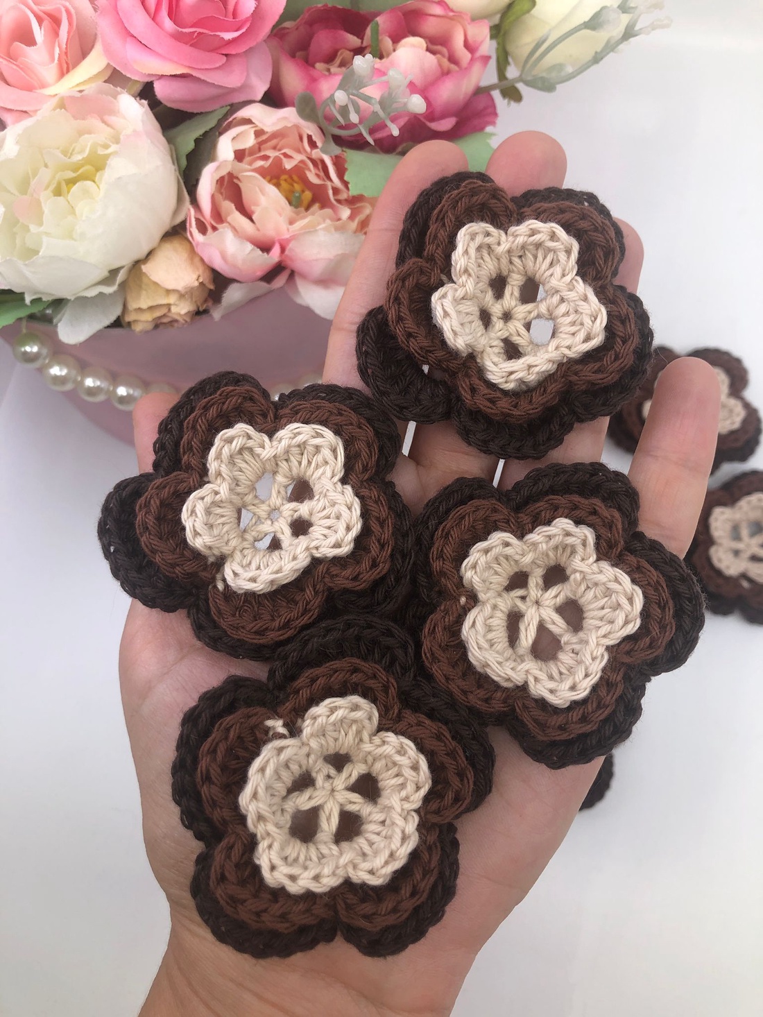 Flori crosetate - casă & stil de viață - accesorii pentru decorat casa - suport de flori - accesorii florale - Artynos.ro Flori crosetate - casă & stil de viață - accesorii pentru decorat casa - suport de flori - accesorii florale - Artynos.ro