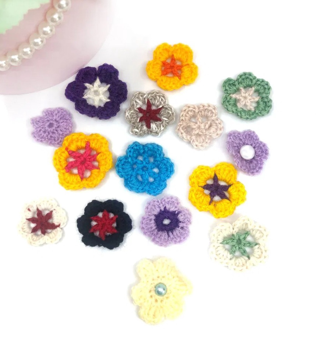 Flori crosetate - accessorii și unelte - obiecte de decorare - textil de decorare - Artynos.ro Flori crosetate - accessorii și unelte - obiecte de decorare - textil de decorare - Artynos.ro
