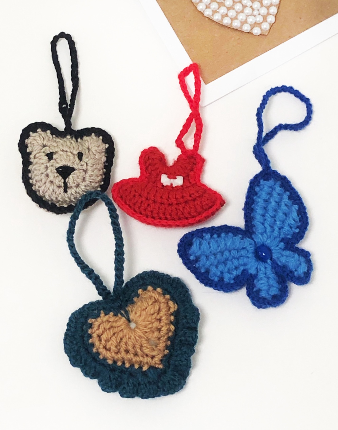 Brelocuri croșetate manual micile detalii care spun o poveste! - geantă și husă - accesorii genți - breloc - Artynos.ro Brelocuri croșetate manual micile detalii care spun o poveste! - geantă și husă - accesorii genți - breloc - Artynos.ro