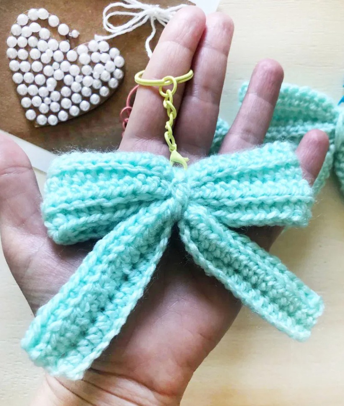 Brelocuri croșetate manual micile detalii care spun o poveste! - geantă și husă - accesorii genți - breloc - Artynos.ro Brelocuri croșetate manual micile detalii care spun o poveste! - geantă și husă - accesorii genți - breloc - Artynos.ro