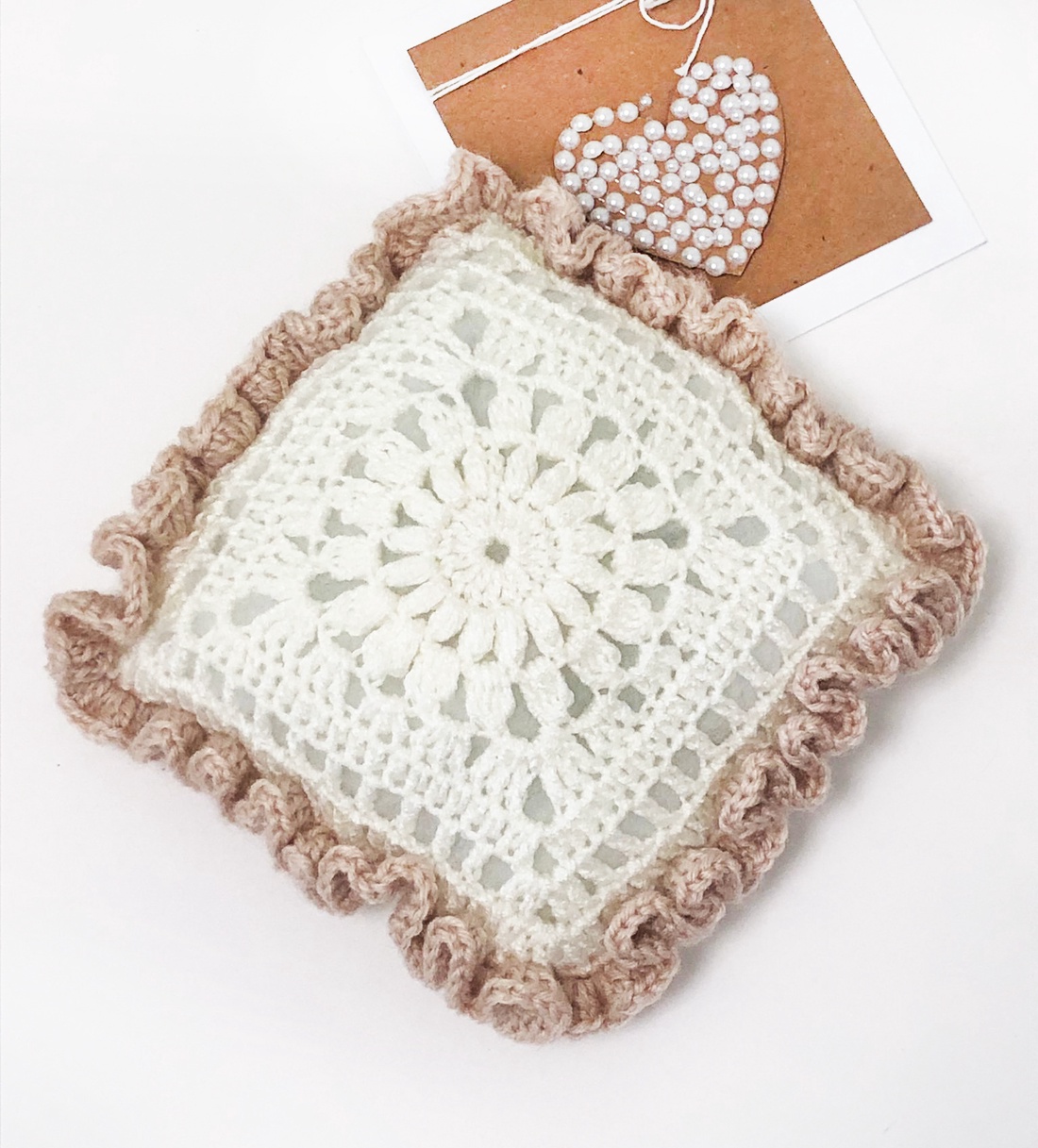 Perinița ta pentru ace, croșetată manual! - casă & stil de viață - accesorii pentru decorat casa - decorațiuni de masă și decorațiuni pentru rafturi - fețe de masă croșetate - Artynos.ro Perinița ta pentru ace, croșetată manual! - casă & stil de viață - accesorii pentru decorat casa - decorațiuni de masă și decorațiuni pentru rafturi - fețe de masă croșetate - Artynos.ro