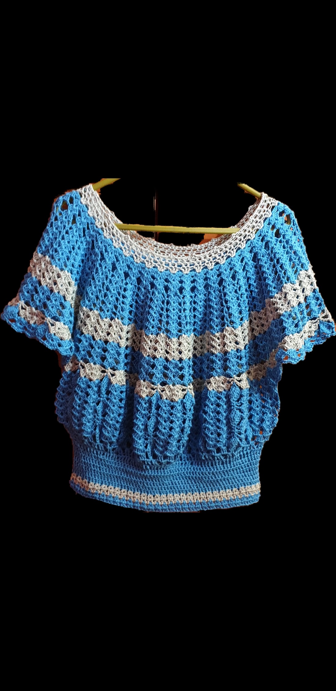 Bluza crosetata marimea L - îmbrăcăminte și modă - haine damă - bluze damă - Artynos.ro Bluza crosetata marimea L - îmbrăcăminte și modă - haine damă - bluze damă - Artynos.ro