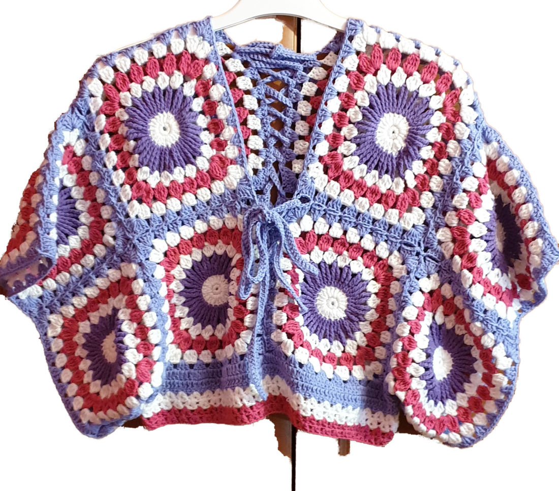 Vestă din patrate granny cu sireturi si decolteu reglabil - îmbrăcăminte și modă - haine damă - vestă femei - Artynos.ro