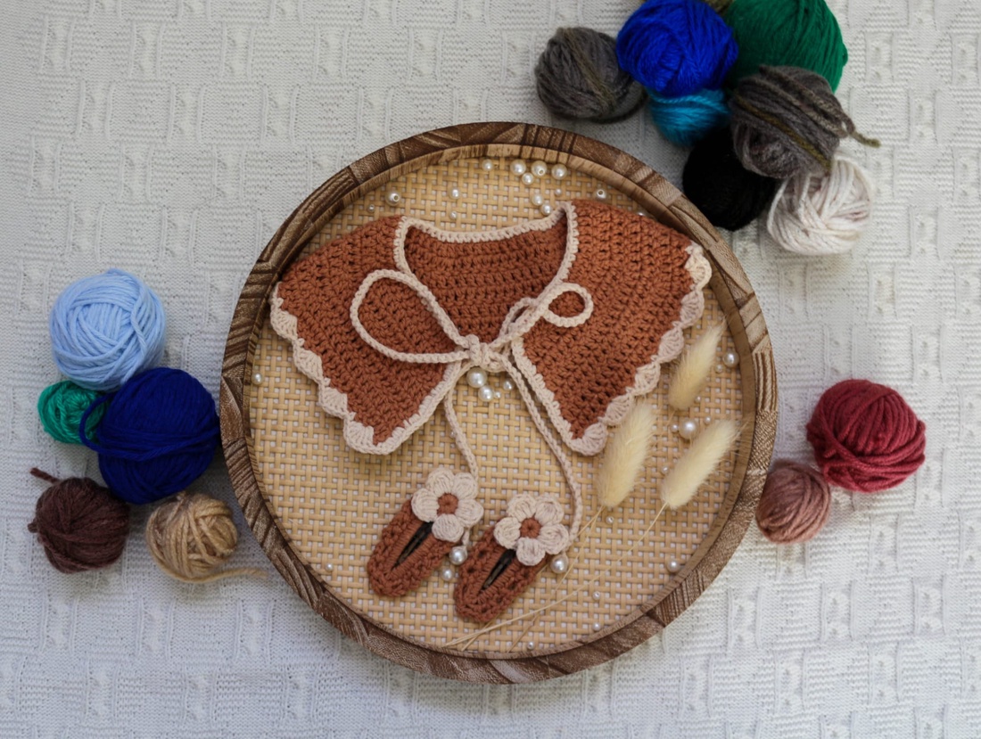 Set croșetat handmade  guler decorativ și agrafe asortate - îmbrăcăminte și modă - accesorii păr - clemă de păr și ac de păr - Artynos.ro