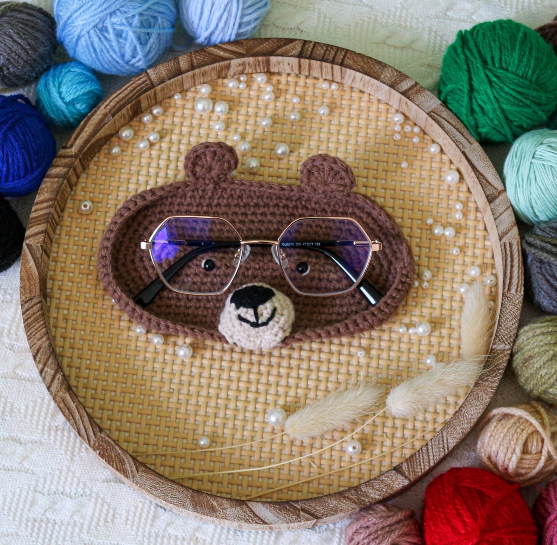 Suport croșetat pentru ochelari  Ursuleț simpatic  - genți și portofele - portofele, huse, suporturi - suport de ochelari - Artynos.ro