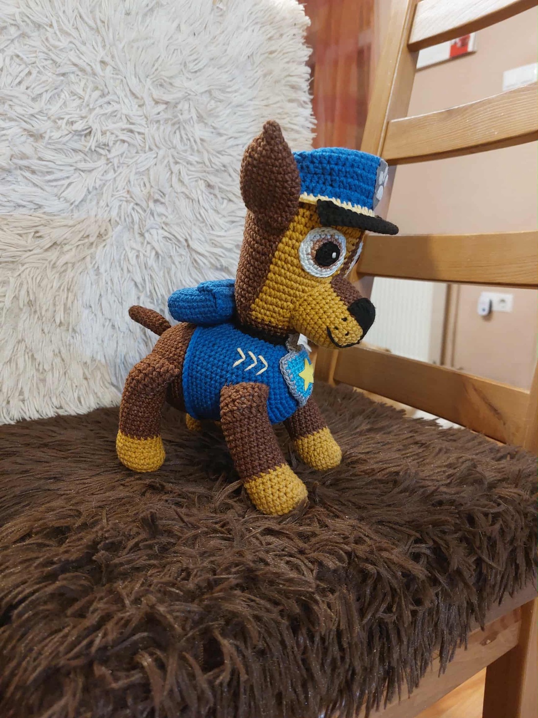 Chase - Paw Patrol - jucării și echipamente pentru copii - plușuri - câine de pluș - Artynos.ro