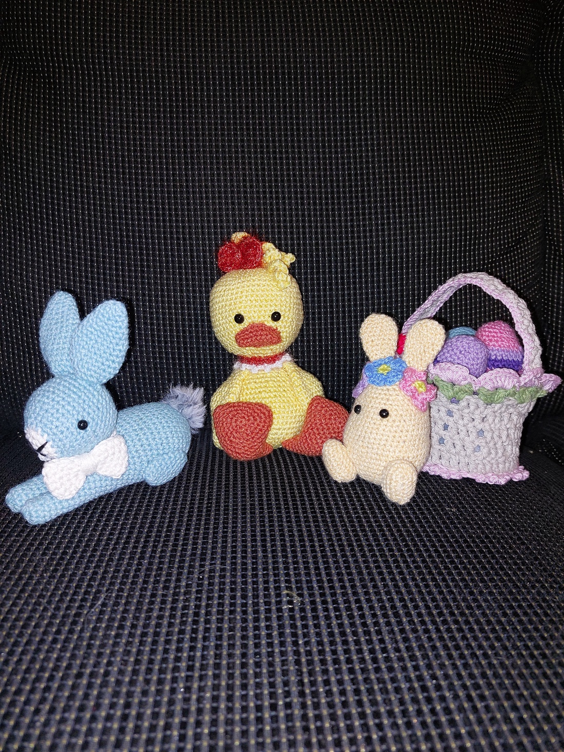 Rățușcă Veselă Croșetată � Decor de Paște și Prieten de Joacă - jucării și echipamente pentru copii - plușuri - păsări de pluș - Artynos.ro