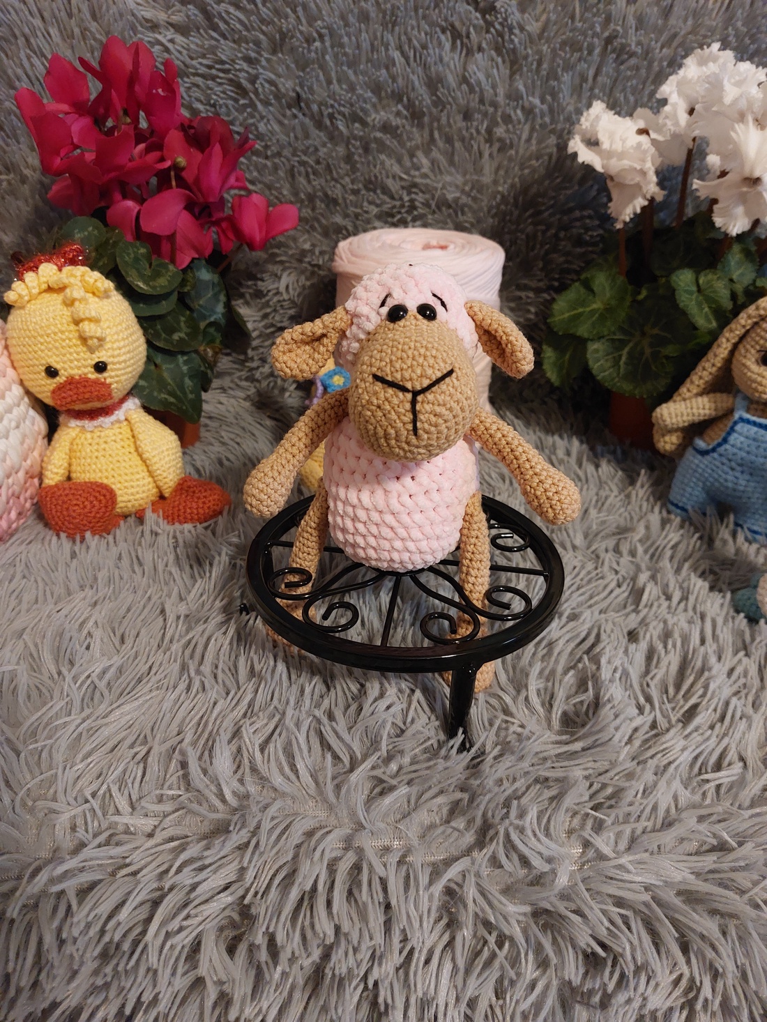 Oiță Norișor din Fir Catifelat � Prietena cea mai pufoasă - jucării și echipamente pentru copii - plușuri - miel de pluș - Artynos.ro