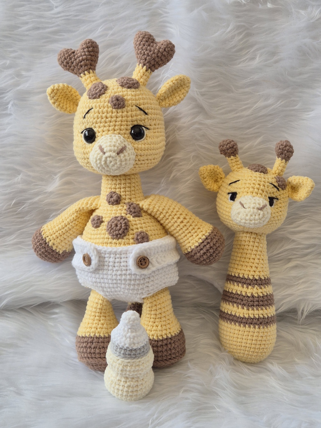Set cadou bebeluși - Zari, girafa veselă - jucării și echipamente pentru copii - cadouri baby shower - Artynos.ro