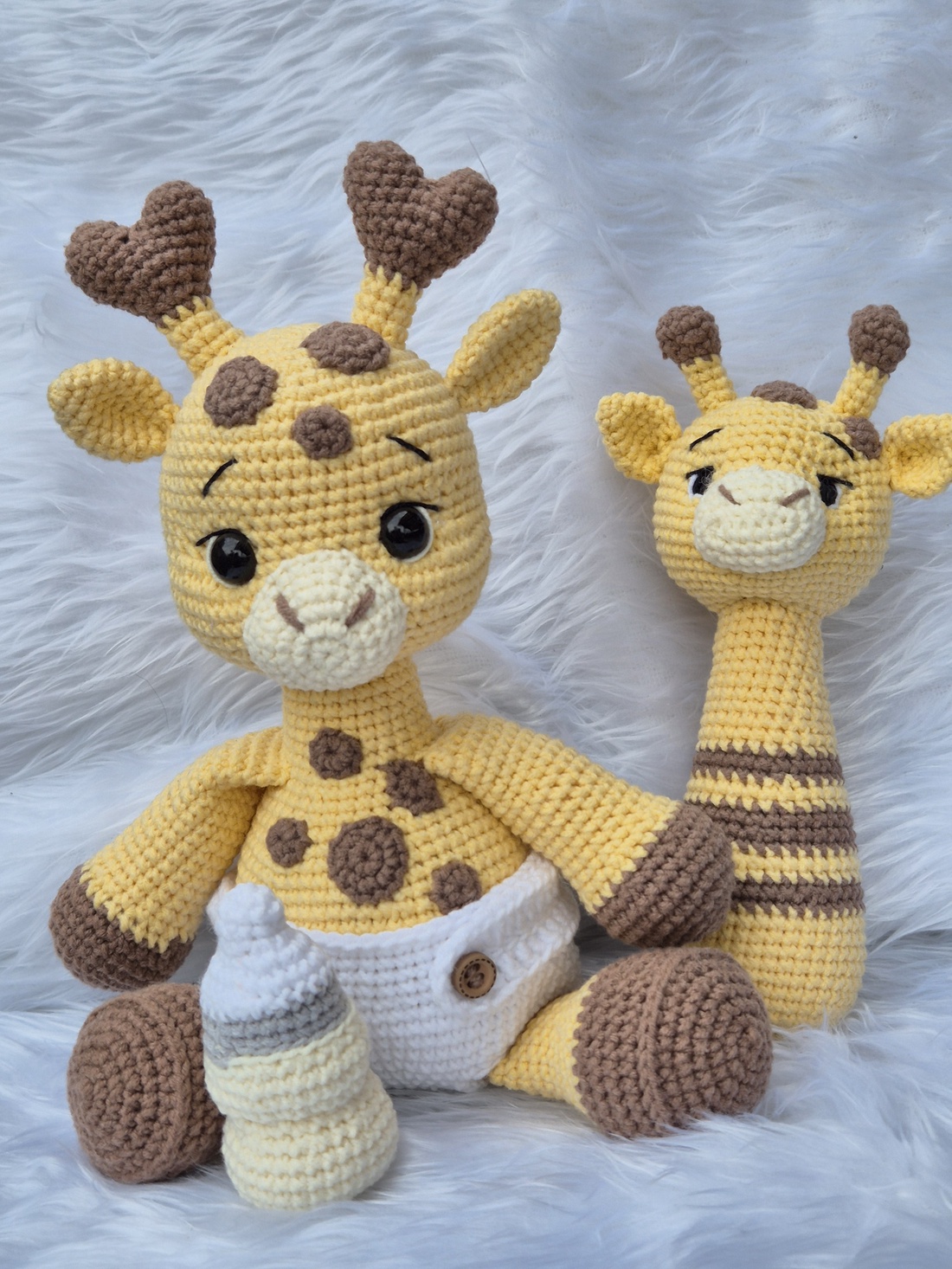 Set cadou bebeluși - Zari, girafa veselă - jucării și echipamente pentru copii - cadouri baby shower - Artynos.ro