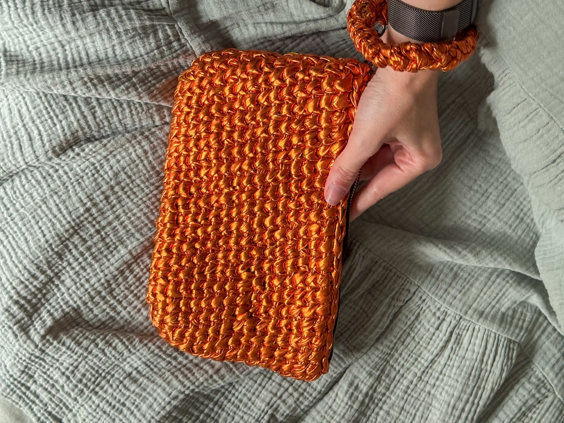 Geanta plic crosetata The life of the showgirl - genți și portofele - genți de mână și umăr - geantă casual - Artynos.ro