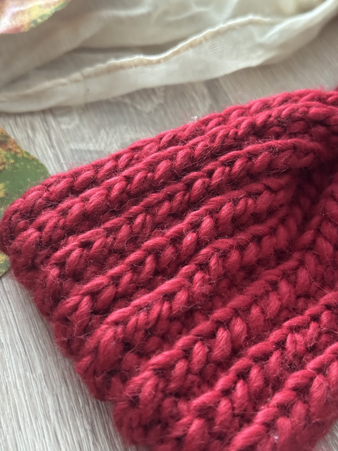 Bentita crosetata din lana merino - îmbrăcăminte și modă - eșarfe, pălării, fularuri - căciulă - Artynos.ro