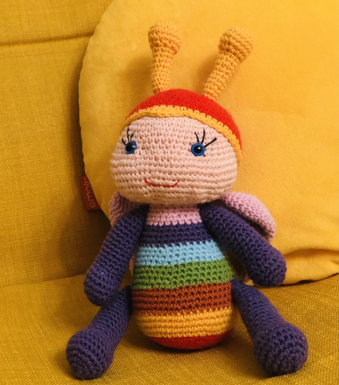 Fluturas multicolor - jucării și echipamente pentru copii - jucării bebeluși - minge bebeluși - Artynos.ro Fluturas multicolor - jucării și echipamente pentru copii - jucării bebeluși - minge bebeluși - Artynos.ro