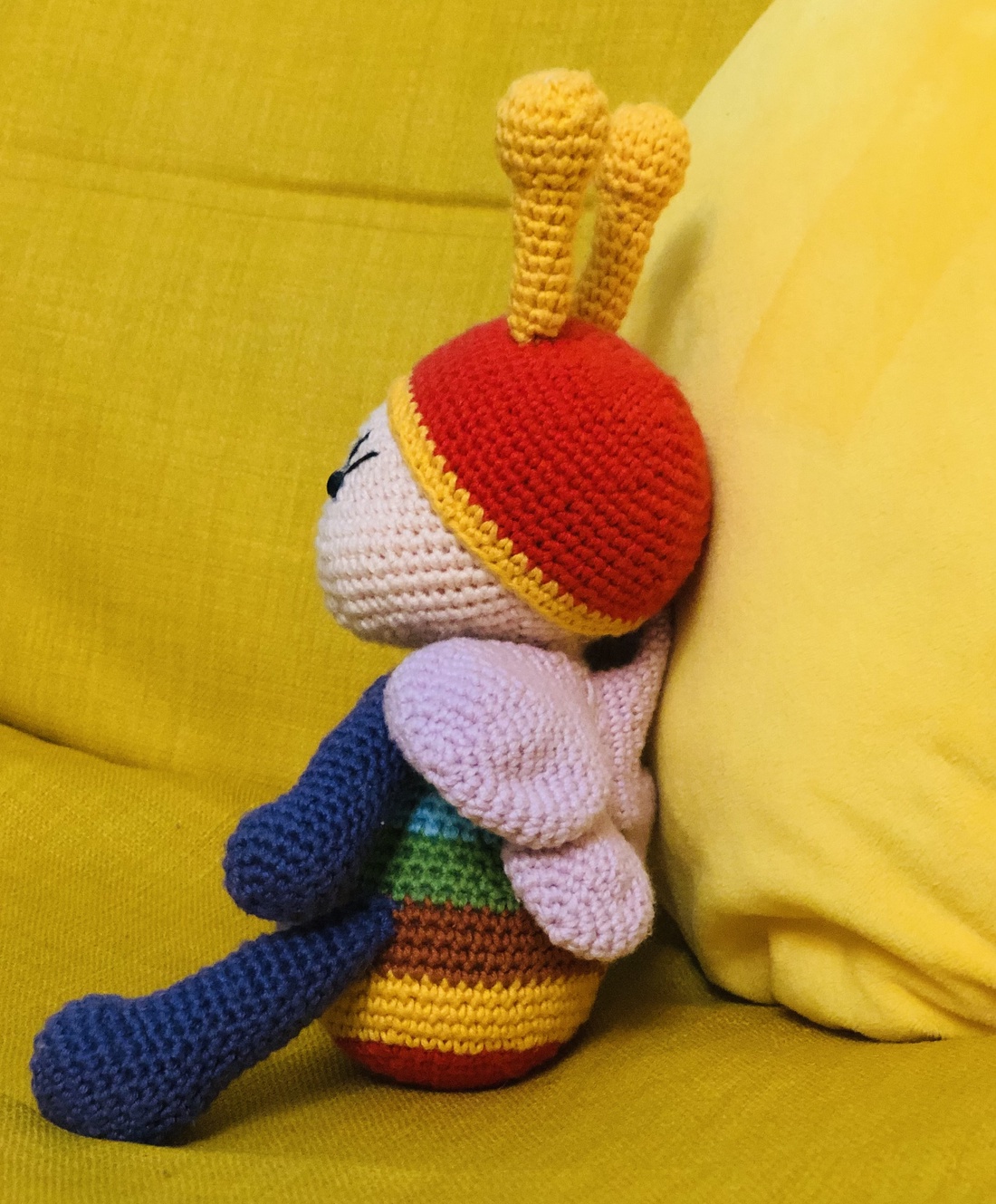 Fluturas multicolor - jucării și echipamente pentru copii - jucării bebeluși - minge bebeluși - Artynos.ro Fluturas multicolor - jucării și echipamente pentru copii - jucării bebeluși - minge bebeluși - Artynos.ro