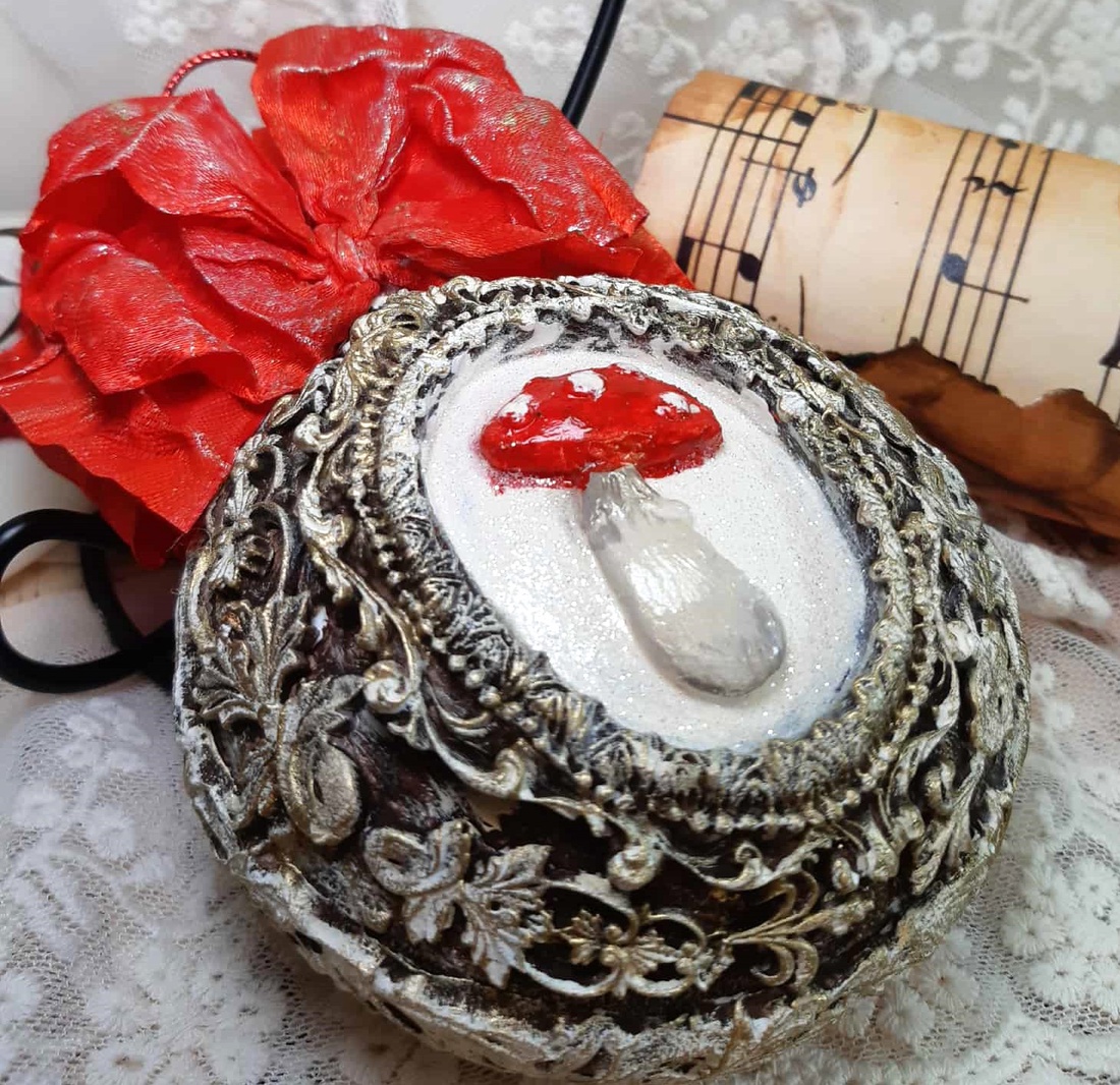 Glob decorat manual, cu ciupercuta - crăciun - decorațiuni de crăciun de casă - globuri de crăciun - Artynos.ro