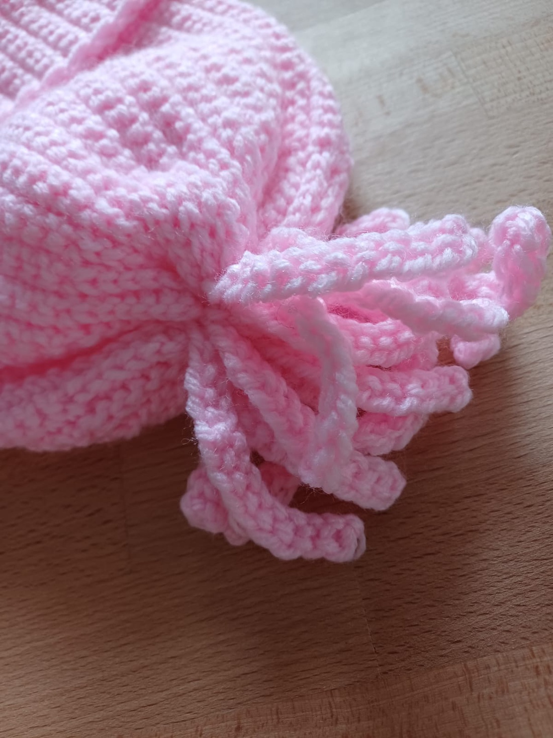 Caciula roz cu moate - îmbrăcăminte și modă - haine bebeluși și copii - pălărie bebeluși - Artynos.ro