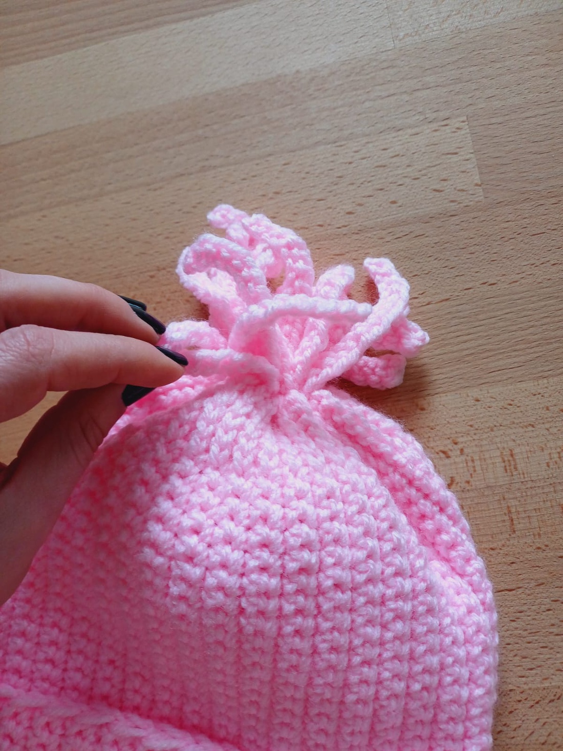 Caciula roz cu moate - îmbrăcăminte și modă - haine bebeluși și copii - pălărie bebeluși - Artynos.ro