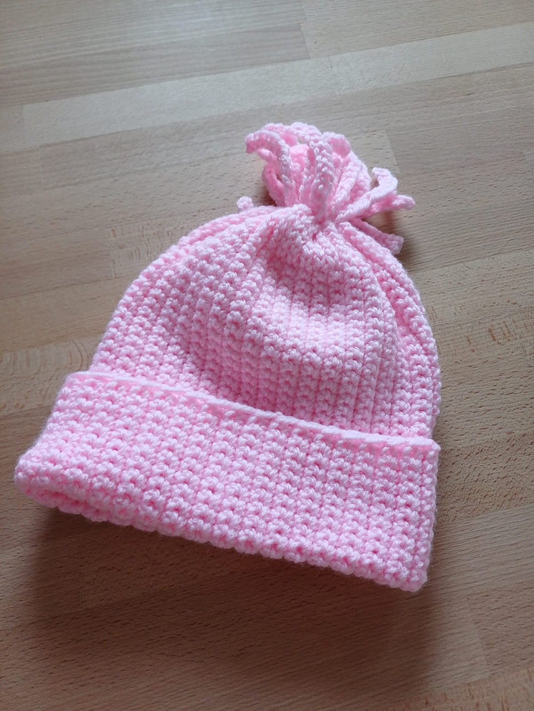 Caciula roz cu moate - îmbrăcăminte și modă - haine bebeluși și copii - pălărie bebeluși - Artynos.ro