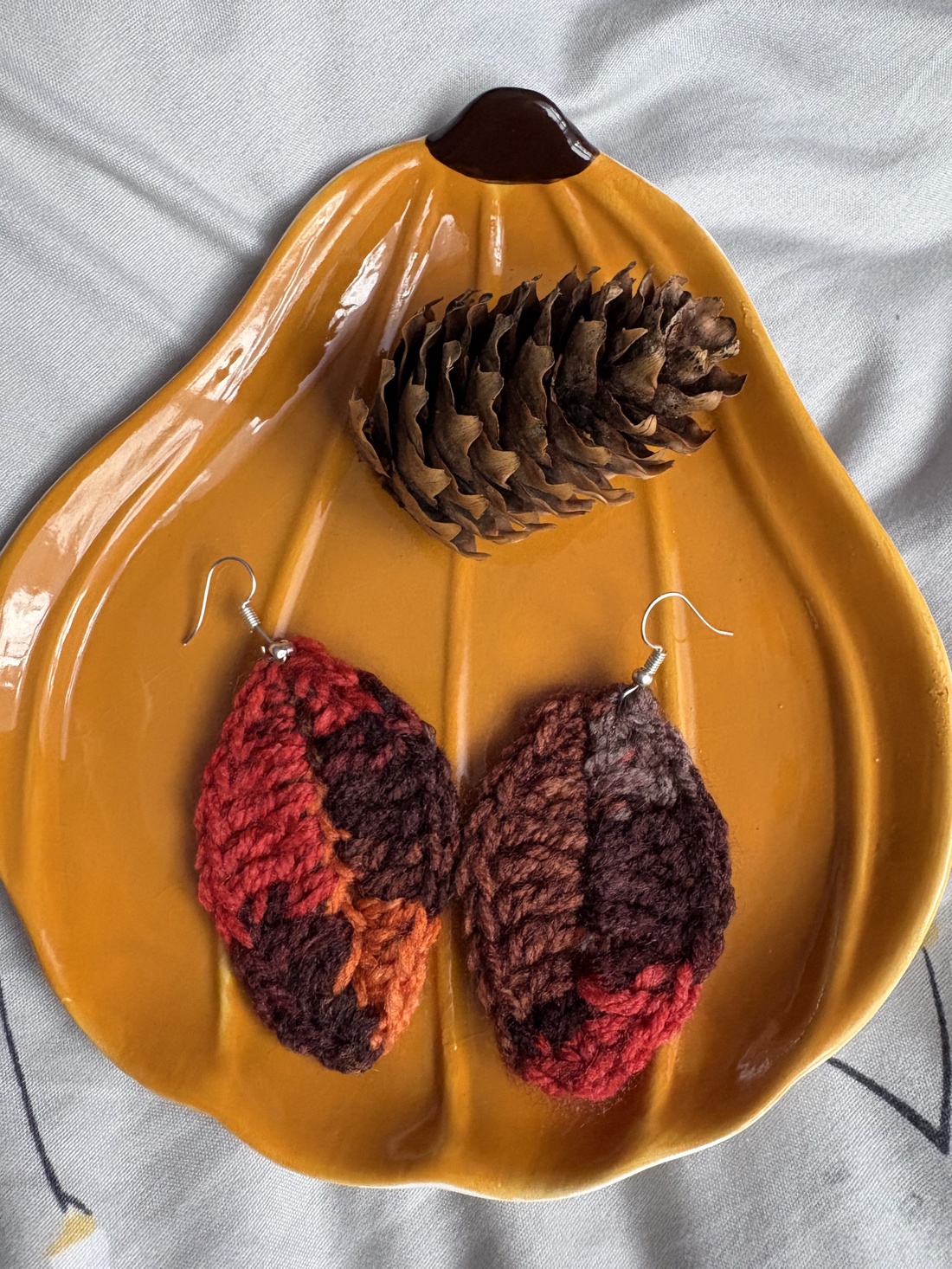 Cercei in forma de frunza - bijuterii - cercei - cercei croșetați - Artynos.ro