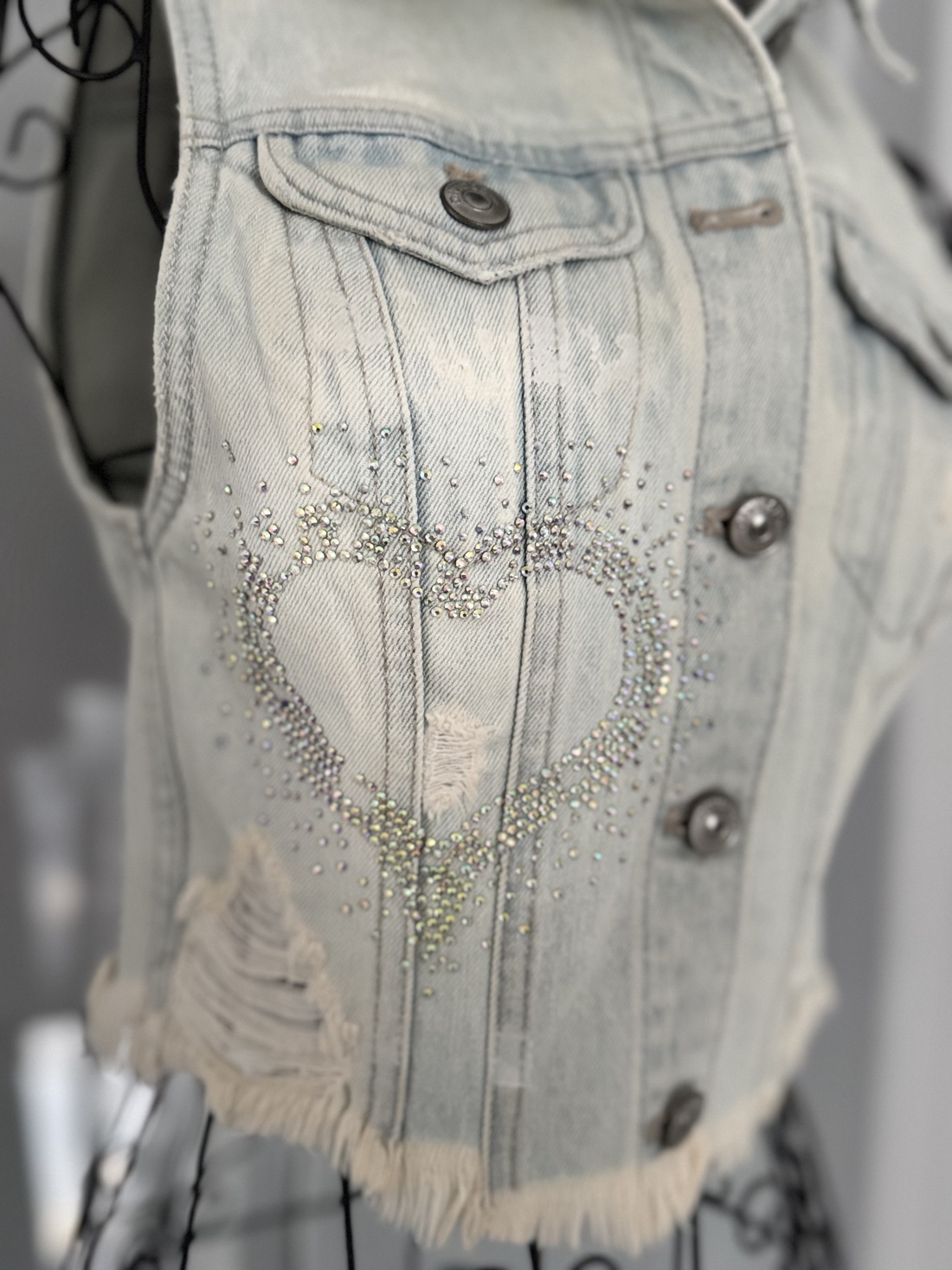 Vestă - model cristale - accesorii nuntă - accesorii și cadouri de burlecițe - Artynos.ro Vestă - model cristale - accesorii nuntă - accesorii și cadouri de burlecițe - Artynos.ro