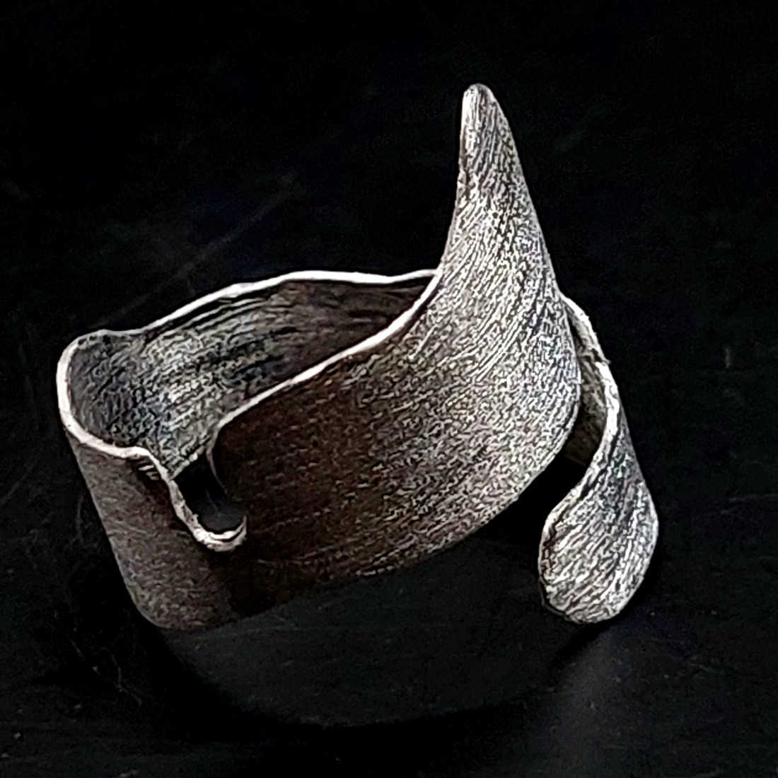 Inel Balaton minimalist din aluminiu cu strălucire specială -  - Artynos.ro Inel Balaton minimalist din aluminiu cu strălucire specială -  - Artynos.ro