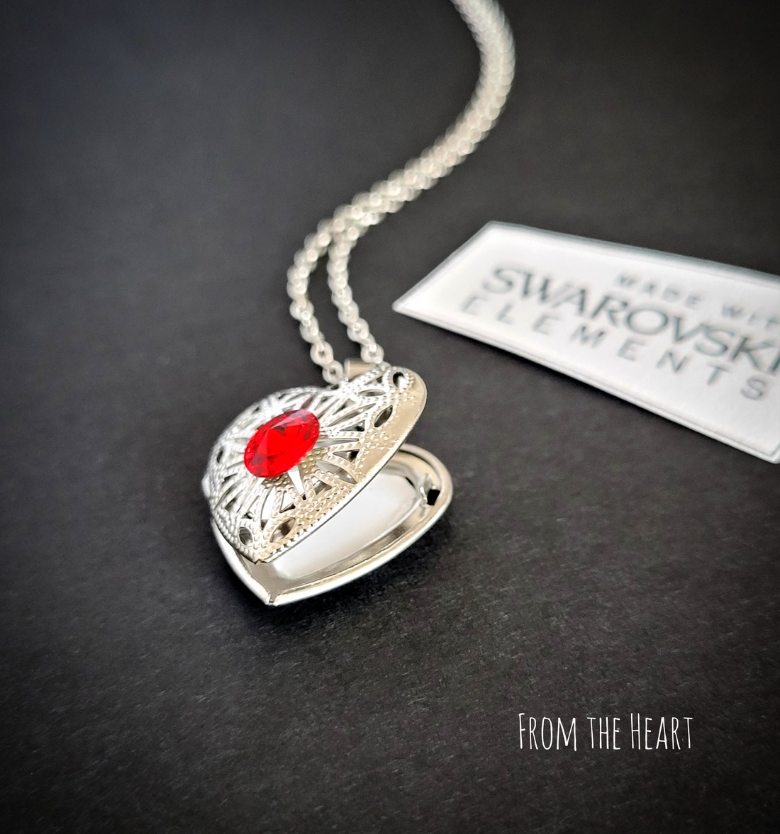 Colier cu medalion pentru foto și Swarovski Crystal - bijuterii - coliere - coliere cameo - Artynos.ro Colier cu medalion pentru foto și Swarovski Crystal - bijuterii - coliere - coliere cameo - Artynos.ro