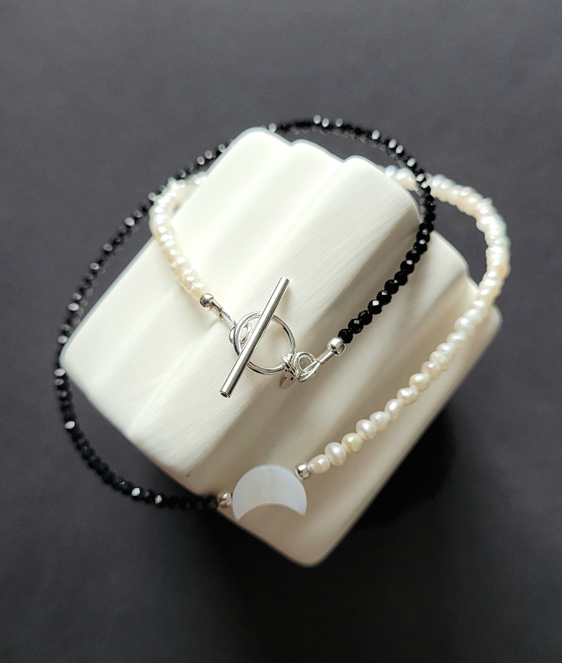 Colier/Choker din argint cu perle, Turmalină și sidef natural - bijuterii - coliere - coliere de perle - Artynos.ro Colier/Choker din argint cu perle, Turmalină și sidef natural - bijuterii - coliere - coliere de perle - Artynos.ro