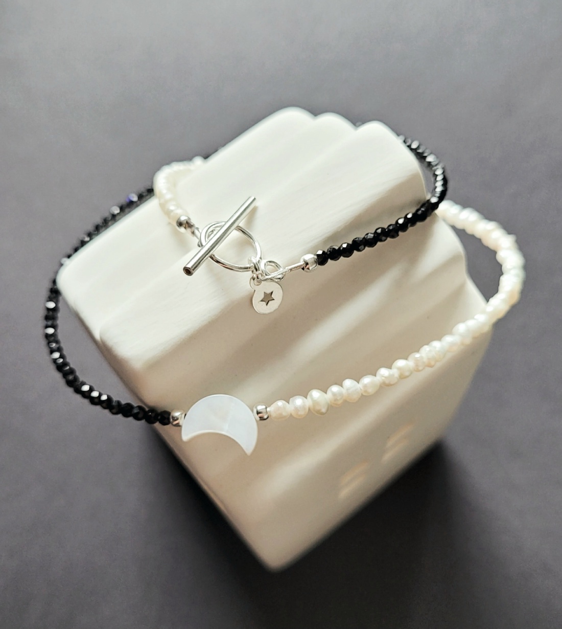 Colier/Choker din argint cu perle, Turmalină și sidef natural - bijuterii - coliere - coliere de perle - Artynos.ro Colier/Choker din argint cu perle, Turmalină și sidef natural - bijuterii - coliere - coliere de perle - Artynos.ro