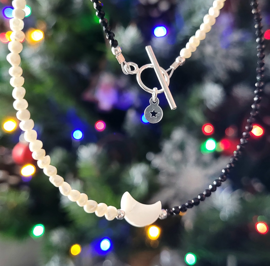 Colier/Choker din argint cu perle, Turmalină și sidef natural - bijuterii - coliere - coliere de perle - Artynos.ro Colier/Choker din argint cu perle, Turmalină și sidef natural - bijuterii - coliere - coliere de perle - Artynos.ro