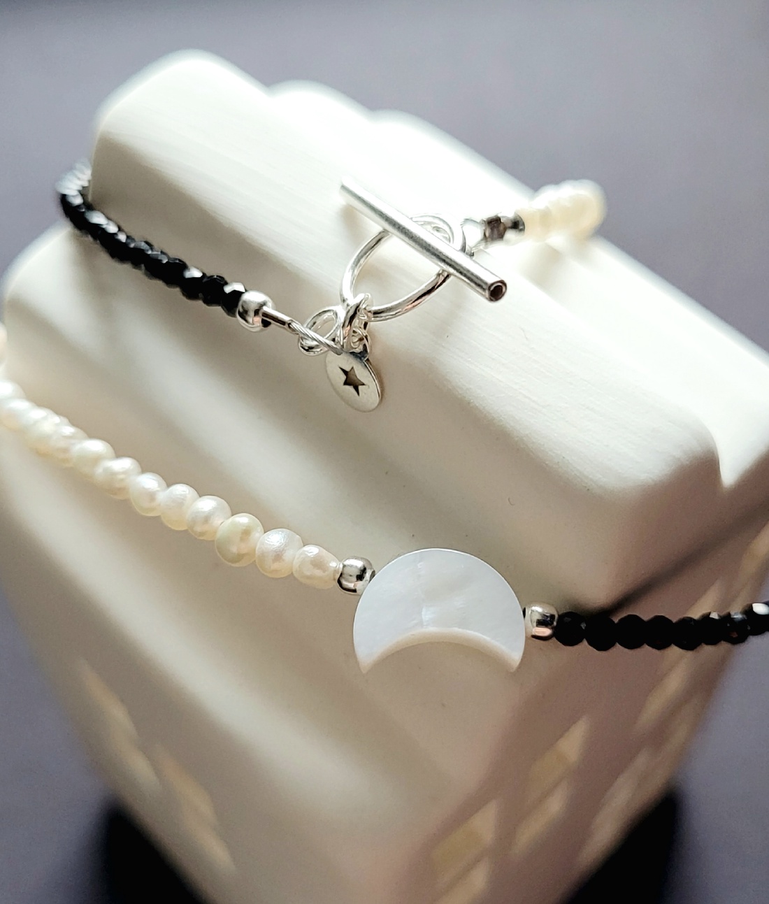 Colier/Choker din argint cu perle, Turmalină și sidef natural - bijuterii - coliere - coliere de perle - Artynos.ro Colier/Choker din argint cu perle, Turmalină și sidef natural - bijuterii - coliere - coliere de perle - Artynos.ro