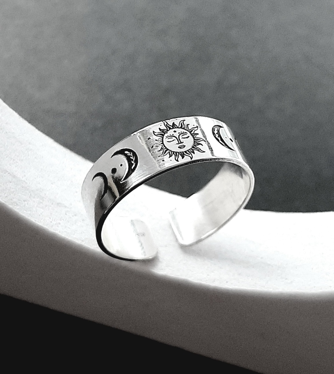 Inel Verigheta din argint 925 SYMBIOSIS - accesorii nuntă - bijuterii mireasă - inele de logodnă, verighete - Artynos.ro Inel Verigheta din argint 925 SYMBIOSIS - accesorii nuntă - bijuterii mireasă - inele de logodnă, verighete - Artynos.ro