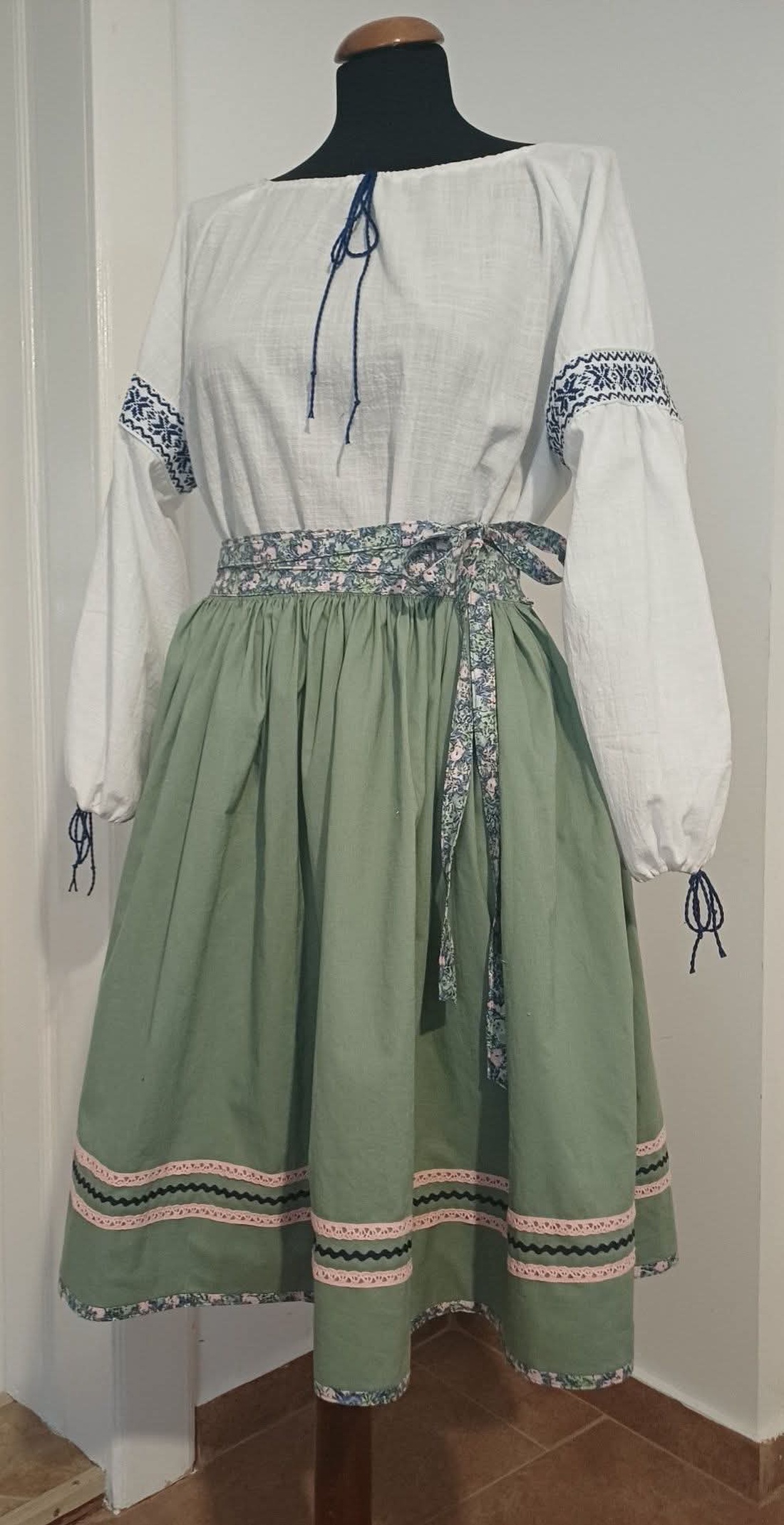 Fusta dans popular - îmbrăcăminte și modă - haine damă - fustă damă - Artynos.ro