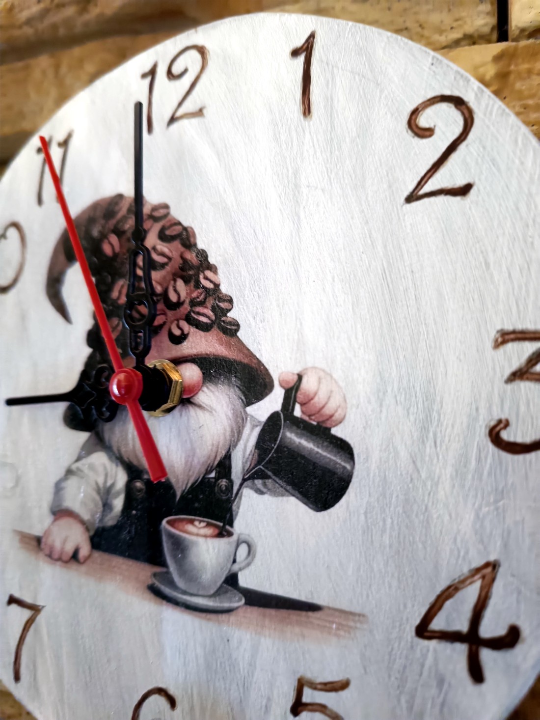 Ceas de perete din lemn cu elf de cafea - - Artynos.ro Ceas de perete din lemn cu elf de cafea - - Artynos.ro
