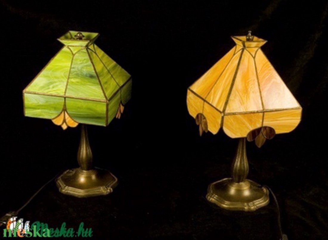 Lampa Tiffany bej-flori - - Artynos.ro Lampa Tiffany bej-flori - - Artynos.ro