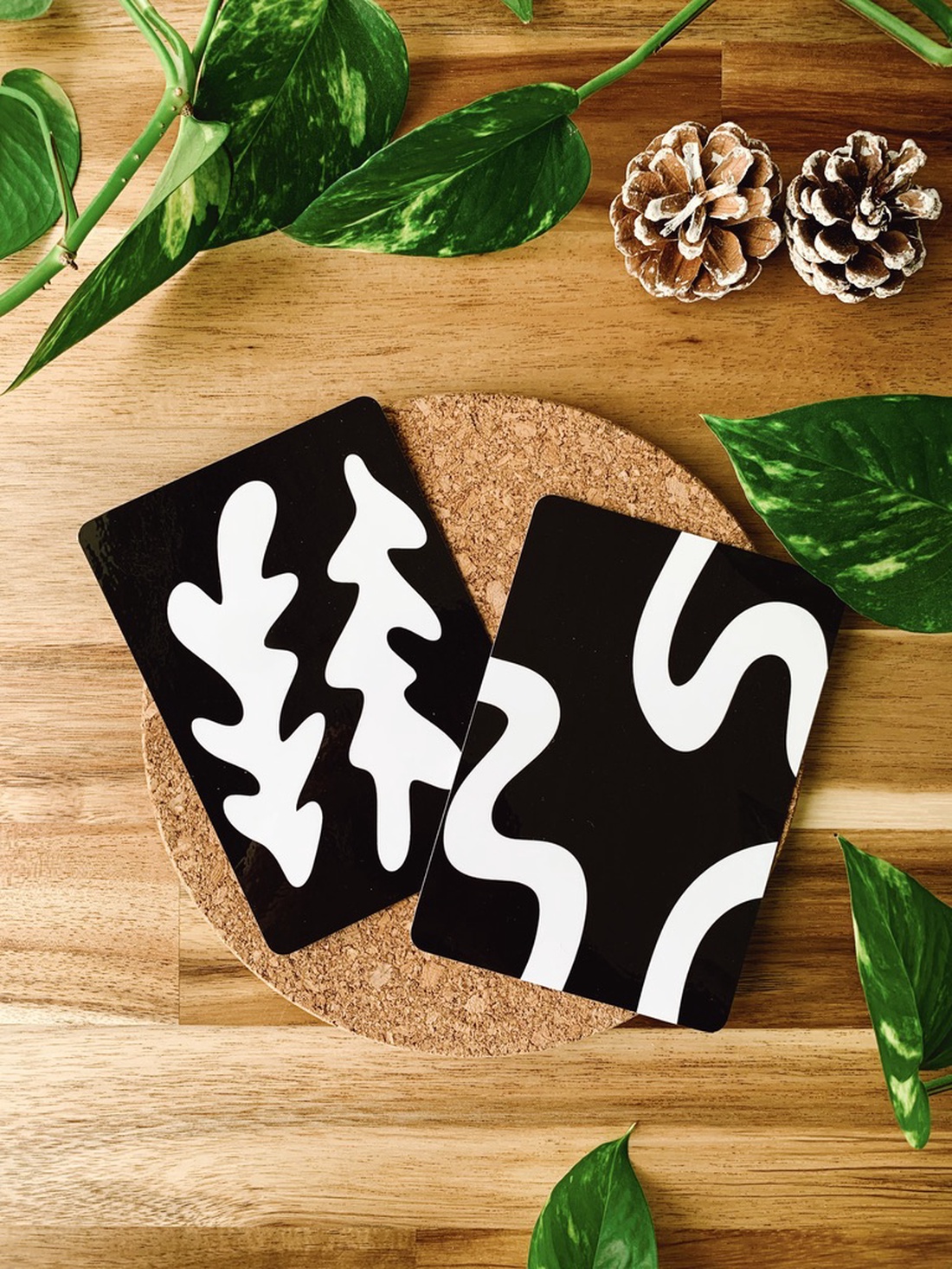 Set 30 carduri contrastante colorate - jucării și echipamente pentru copii - cadouri baby shower - Artynos.ro