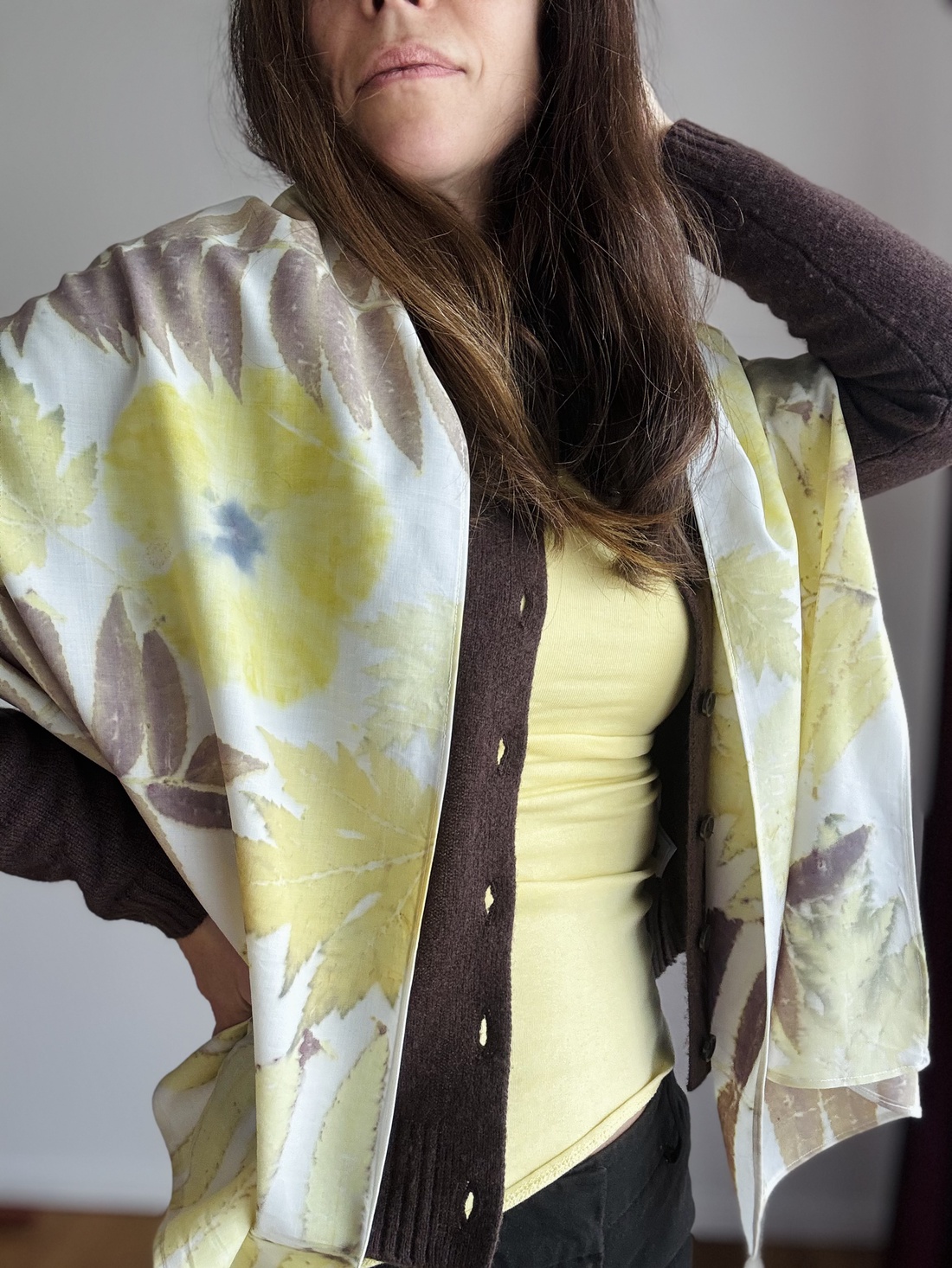 Aurora Botanica  Șal din voal de lână cu imprimeu vegetal (hibiscus, artar si sumac) - îmbrăcăminte și modă - eșarfe, pălării, fularuri - eșarfe - Artynos.ro