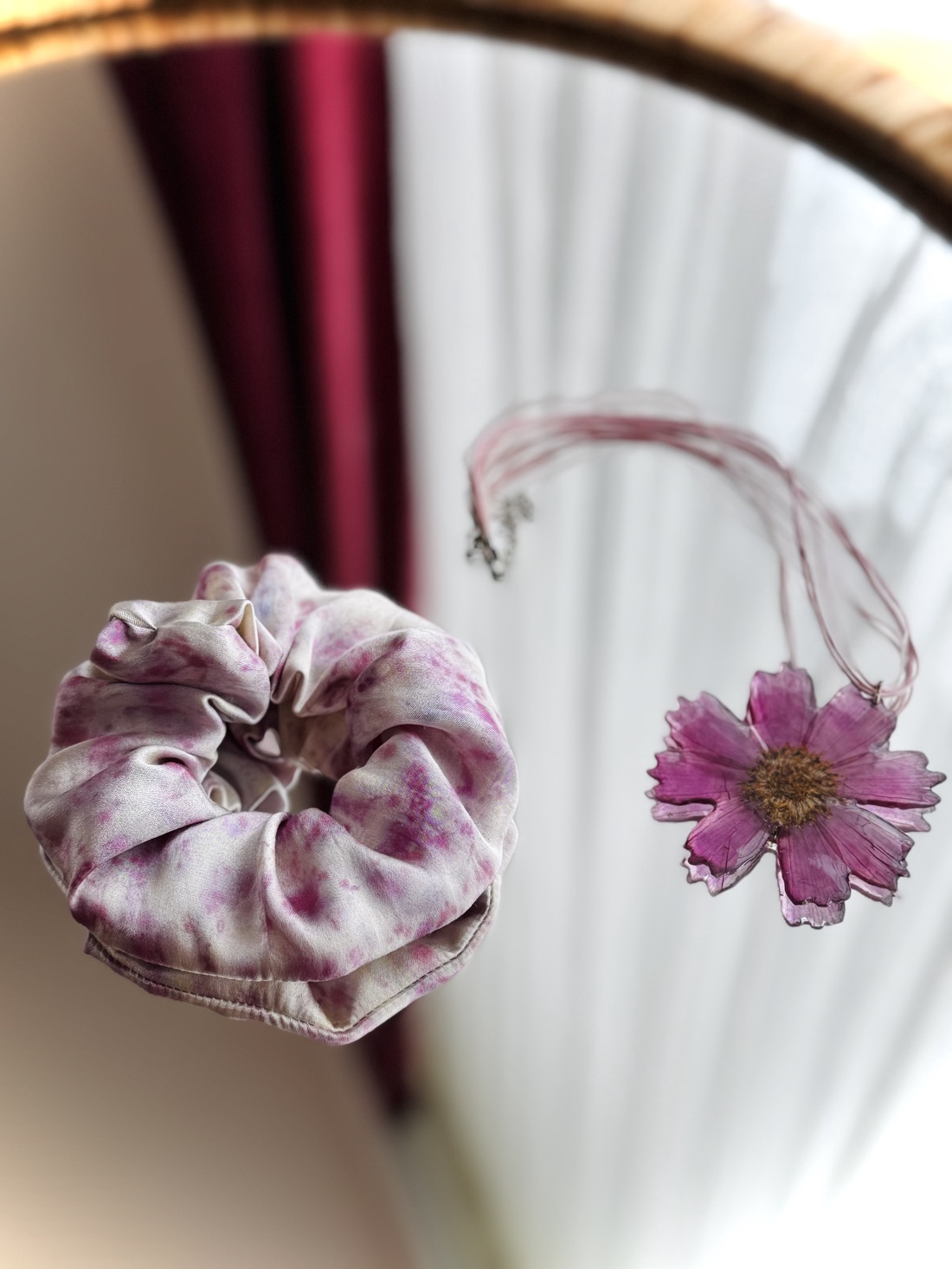 Elastic de păr din mătase vopsită vegetal - îmbrăcăminte și modă - accesorii păr - elastic de păr - Artynos.ro