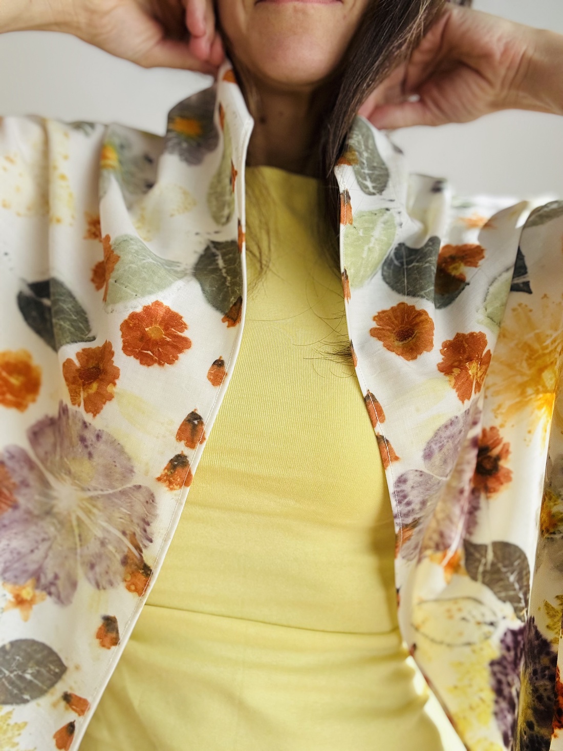 Flori Solare  Șal din voal de lână cu imprimeu vegetal (cosmos, nalbă, coreopsis) - îmbrăcăminte și modă - eșarfe, pălării, fularuri - eșarfe - Artynos.ro