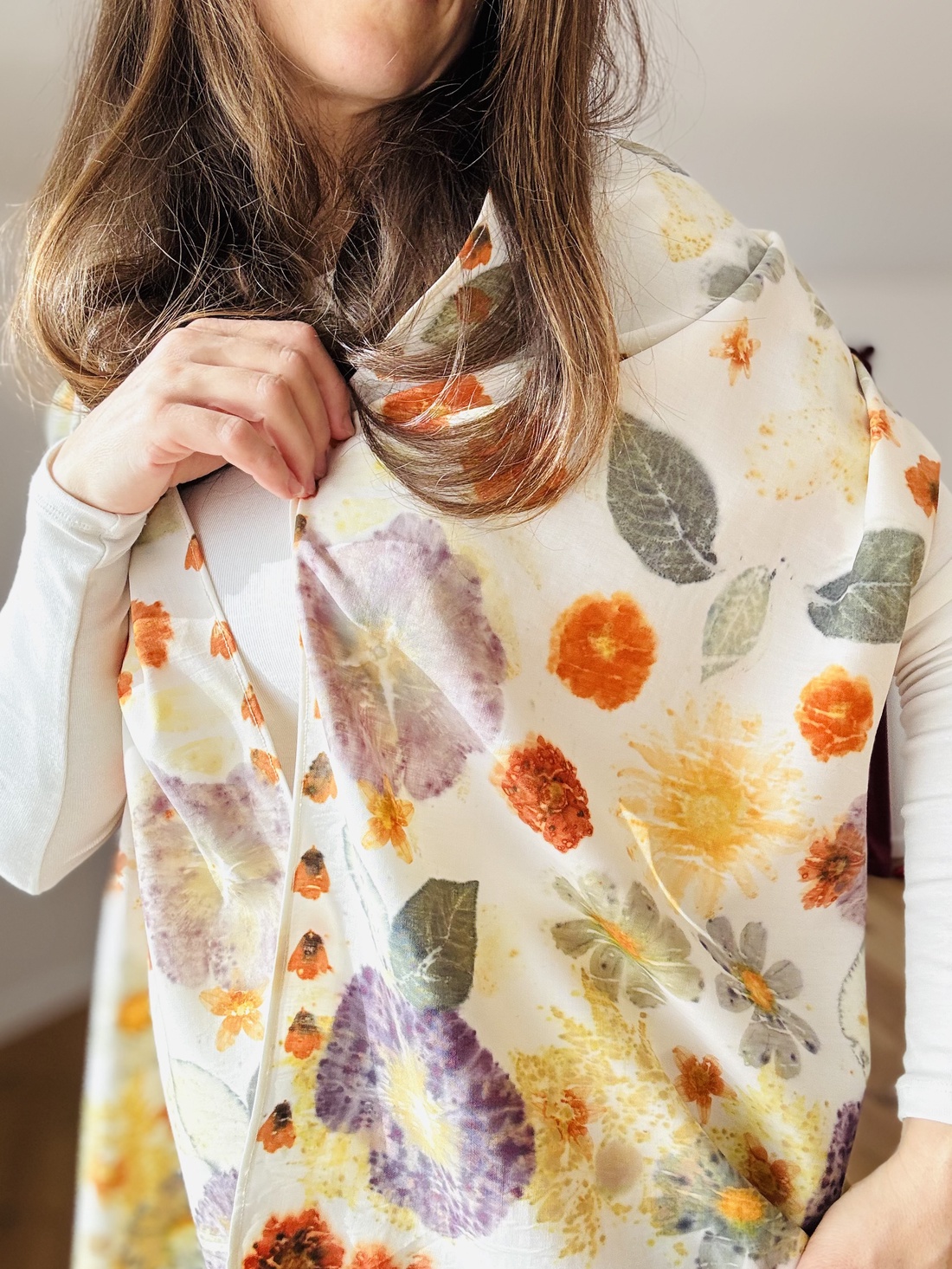 Flori Solare  Șal din voal de lână cu imprimeu vegetal (cosmos, nalbă, coreopsis) - îmbrăcăminte și modă - eșarfe, pălării, fularuri - eșarfe - Artynos.ro