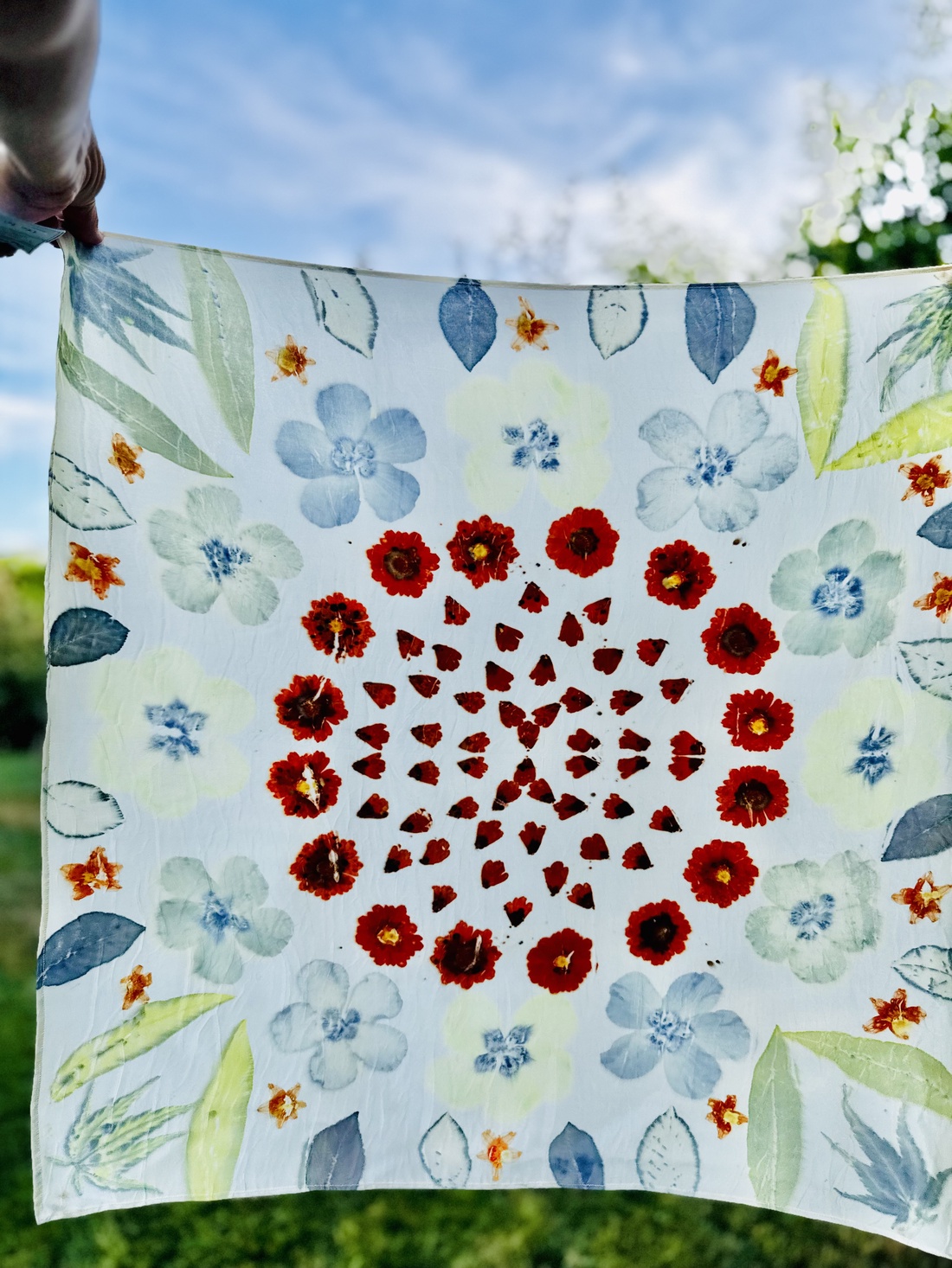 Eșarfă din mătase imprimată vegetal (hibiscus, coreopsis) - îmbrăcăminte și modă - eșarfe, pălării, fularuri - eșarfe - Artynos.ro