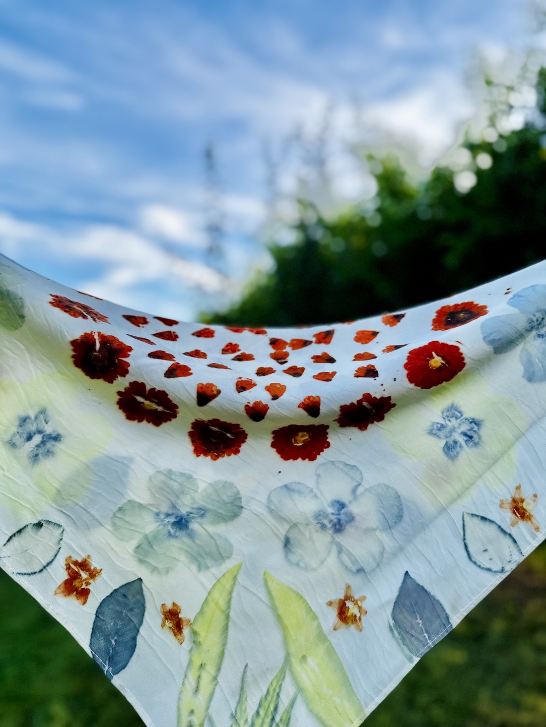 Eșarfă din mătase imprimată vegetal (hibiscus, coreopsis) - îmbrăcăminte și modă - eșarfe, pălării, fularuri - eșarfe - Artynos.ro